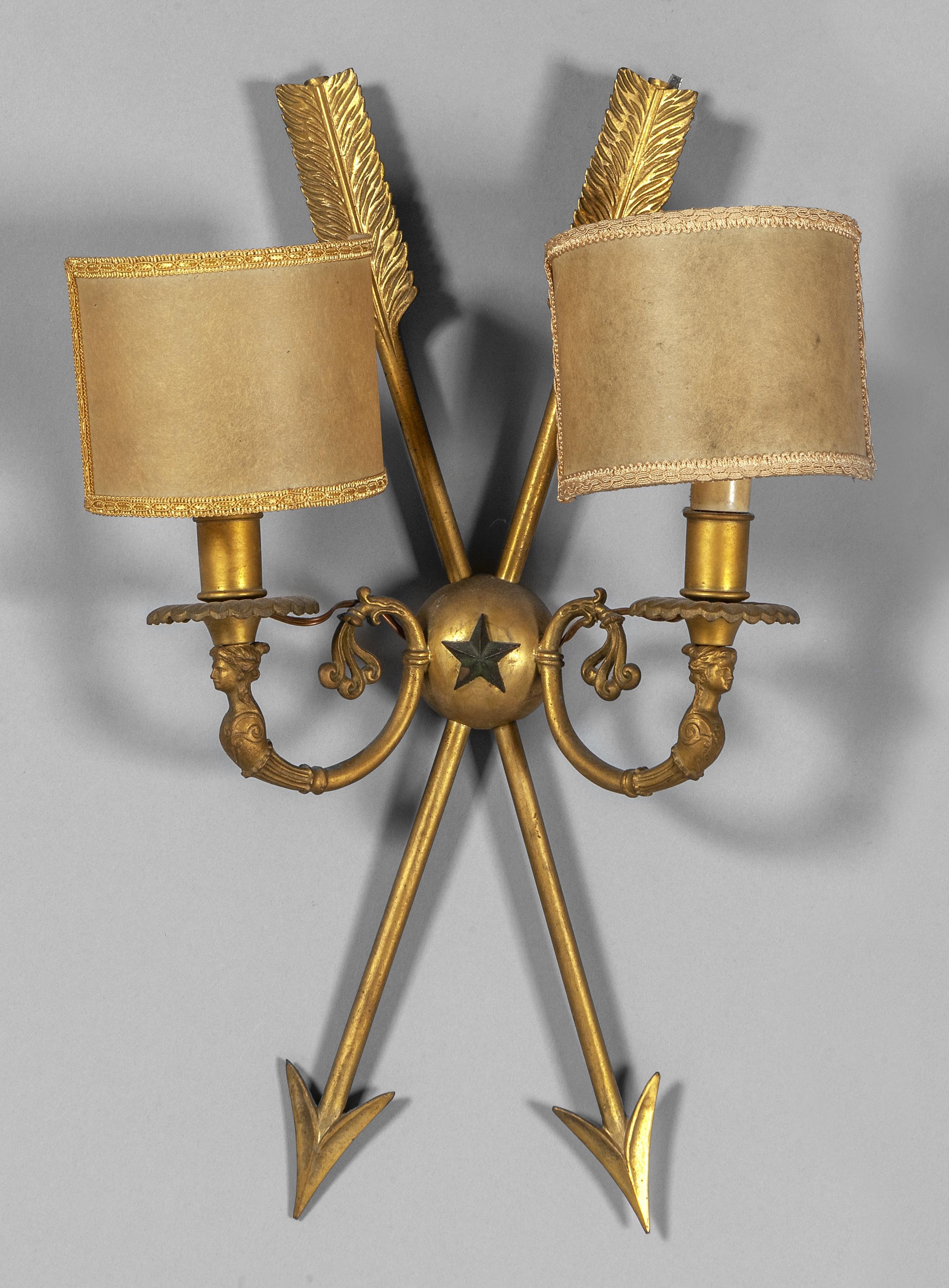 19. Jahrhundert, Paar französische Gitl-Bronze-Applikationen 

Dieses besondere Paar von Applikationen aus gemeißelter und vergoldeter Bronze stammt aus der ersten Hälfte des neunzehnten Jahrhunderts. Das in Frankreich hergestellte Modell ist ein