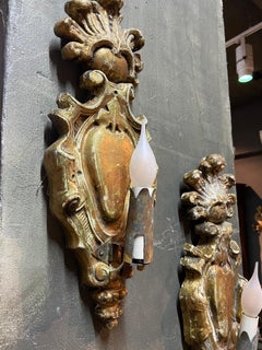 Paar französische handgeschnitzte Wandleuchter aus vergoldetem Holz im Barockstil, 19. Jahrhundert