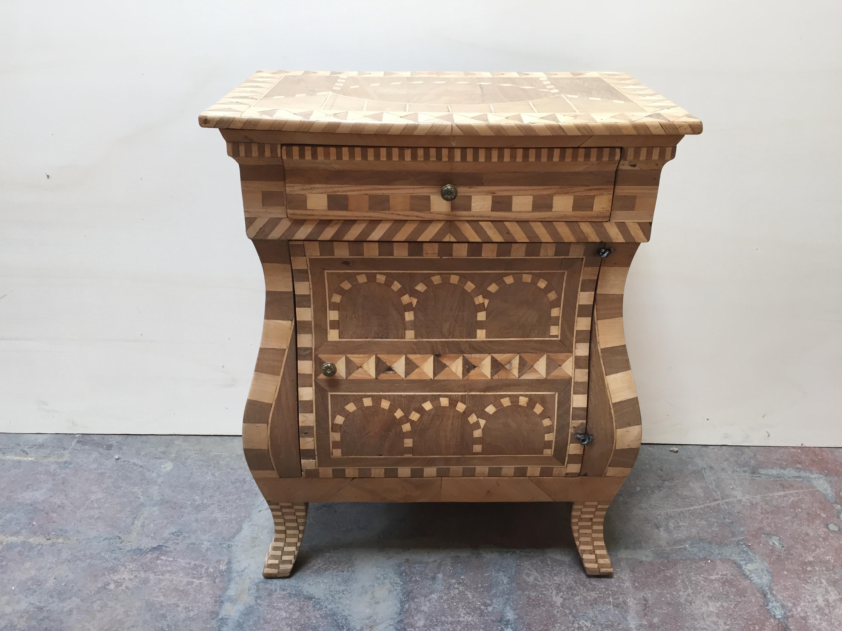 Inlay 19th Century Pair of French Inlaid Wooden Nightstands, 1890s For Sale