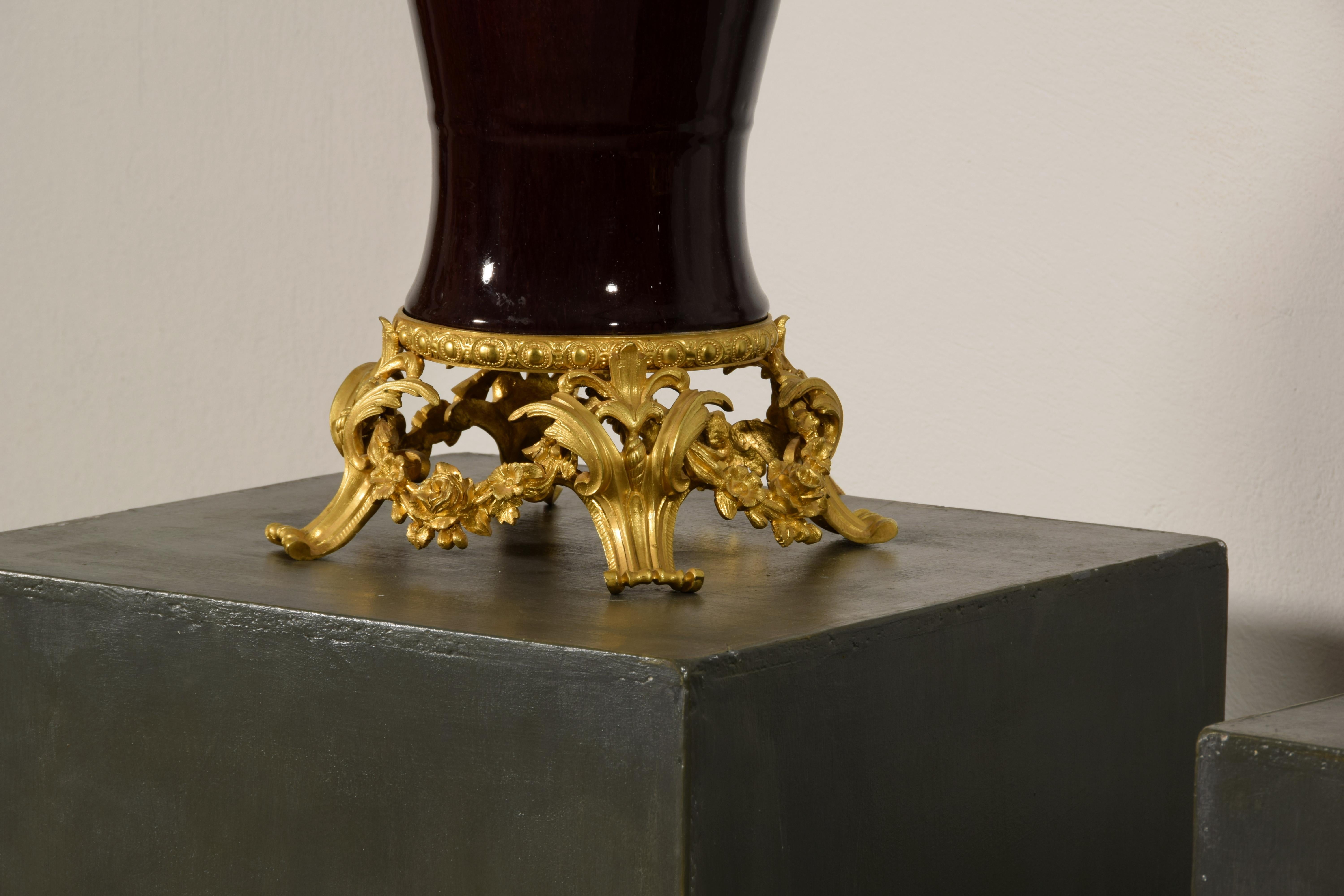 Paire de lampes françaises du 19e siècle avec vase en céramique chinoise en vente 4