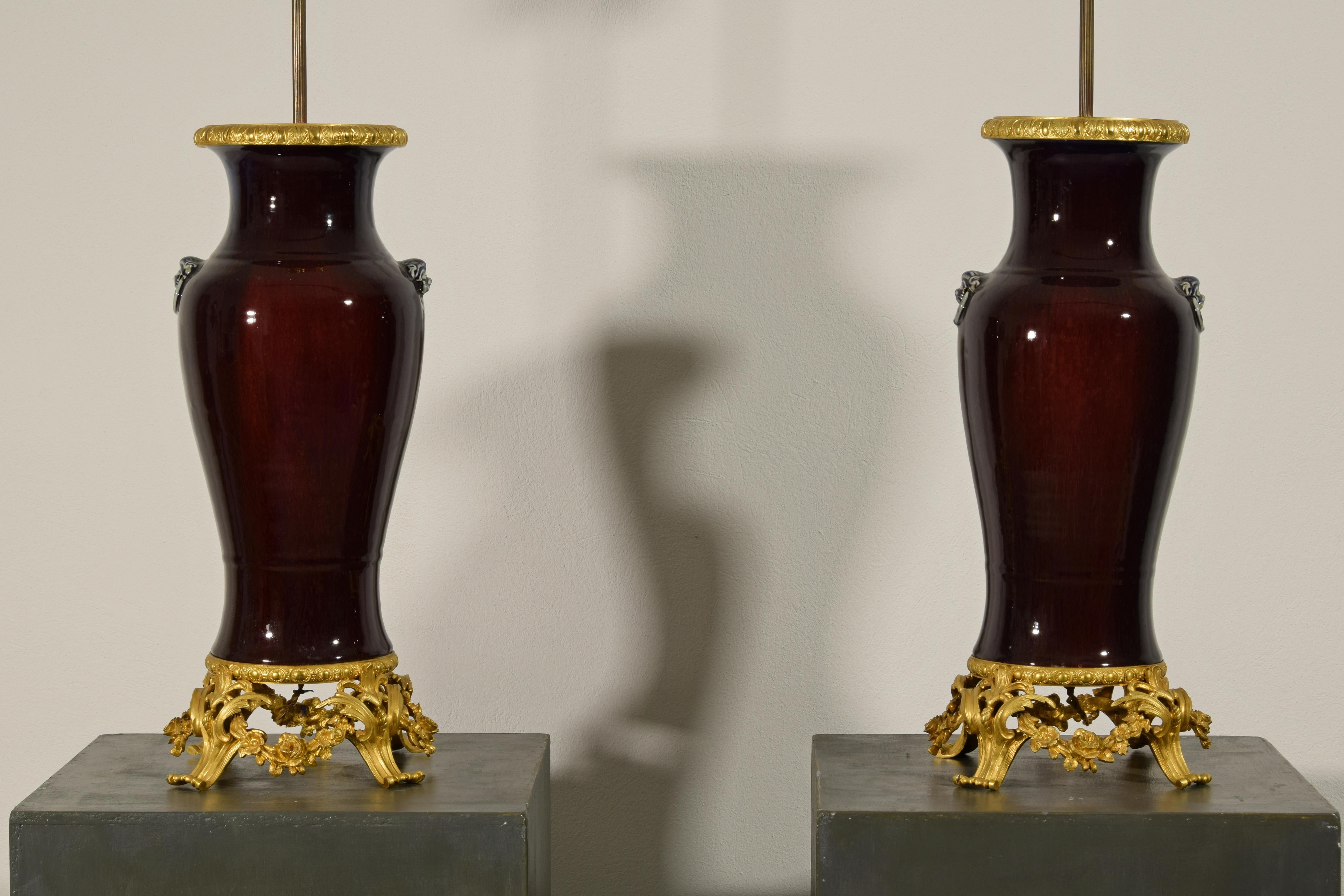 Paire de lampes françaises du 19e siècle avec vase en céramique chinoise en vente 5