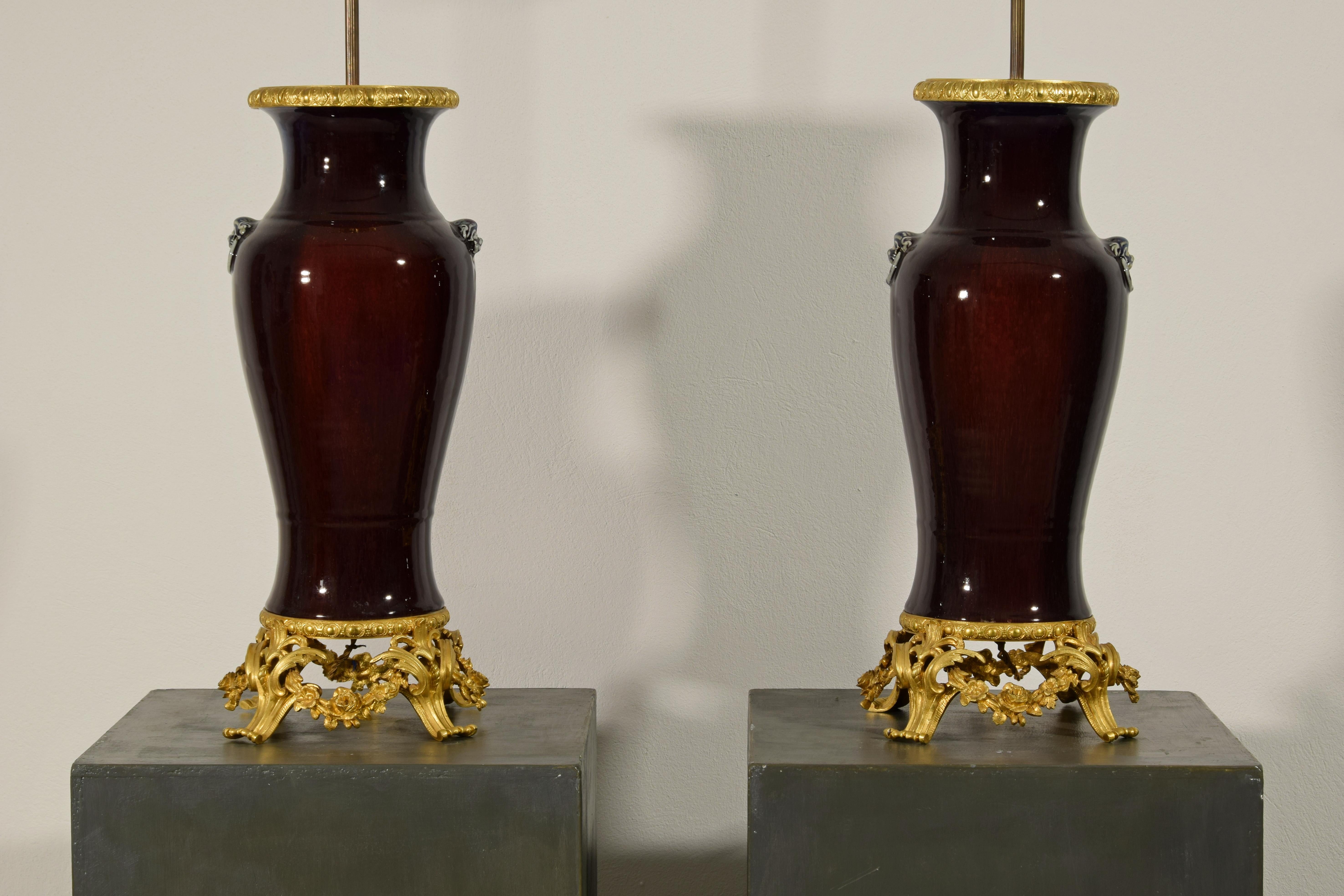 19th Century Pair of French Lamps with Chinese Ceramic Vase For Sale 8