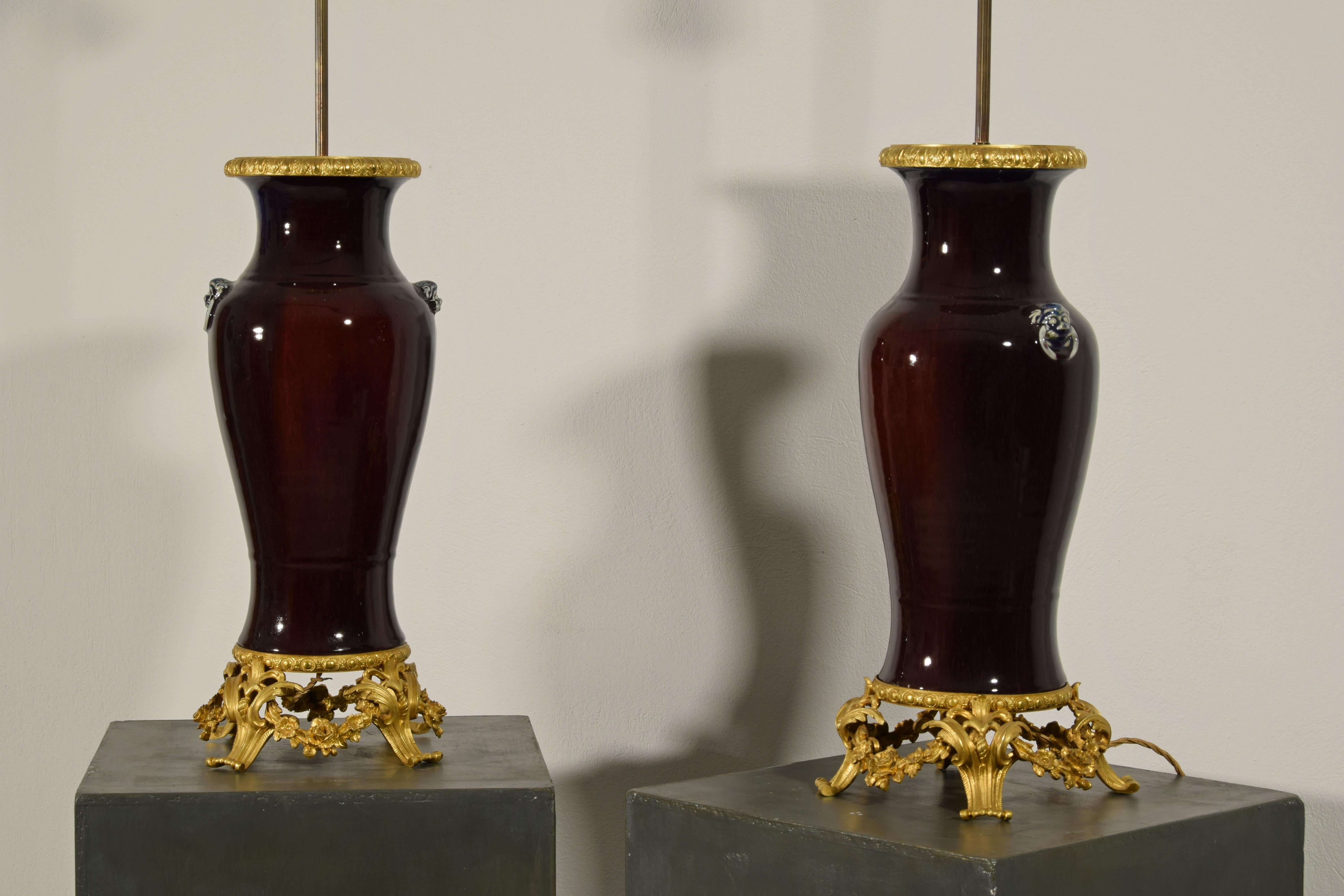 19th Century Pair of French Lamps with Chinese Ceramic Vase For Sale 10