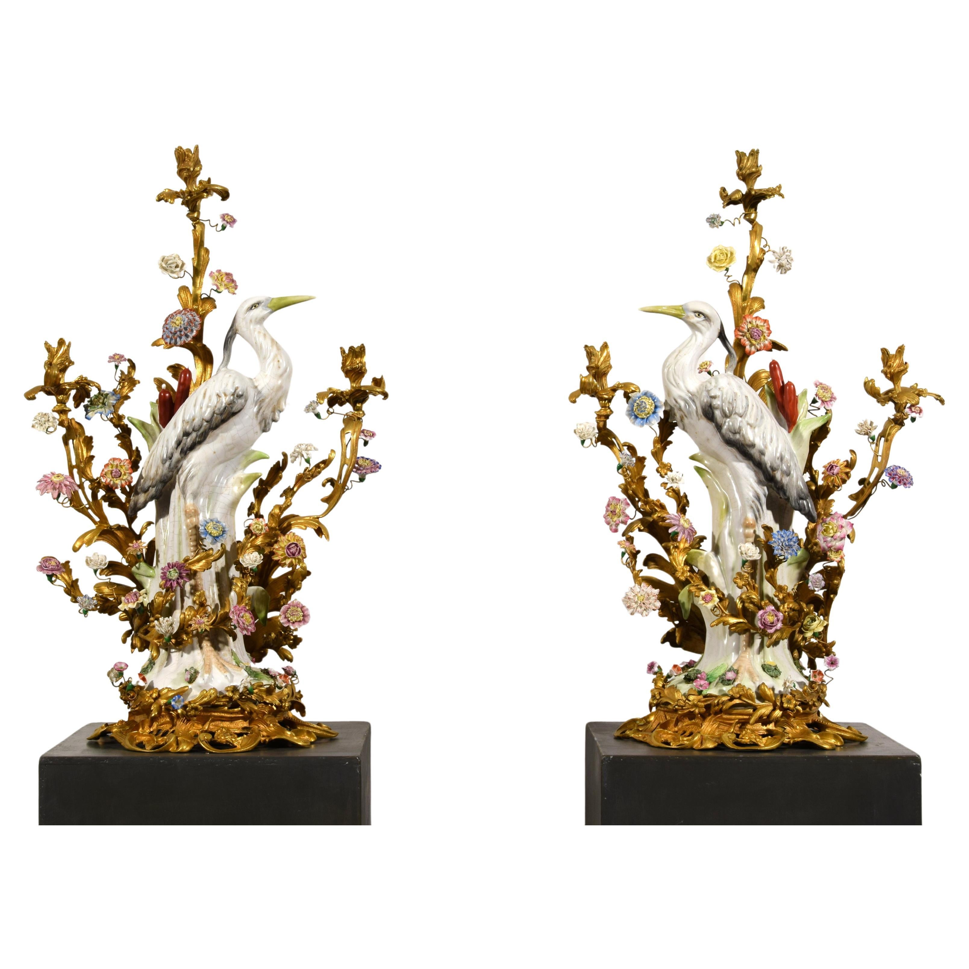 Paire de grands candélabres français en bronze doré et porcelaine du 19ème siècle