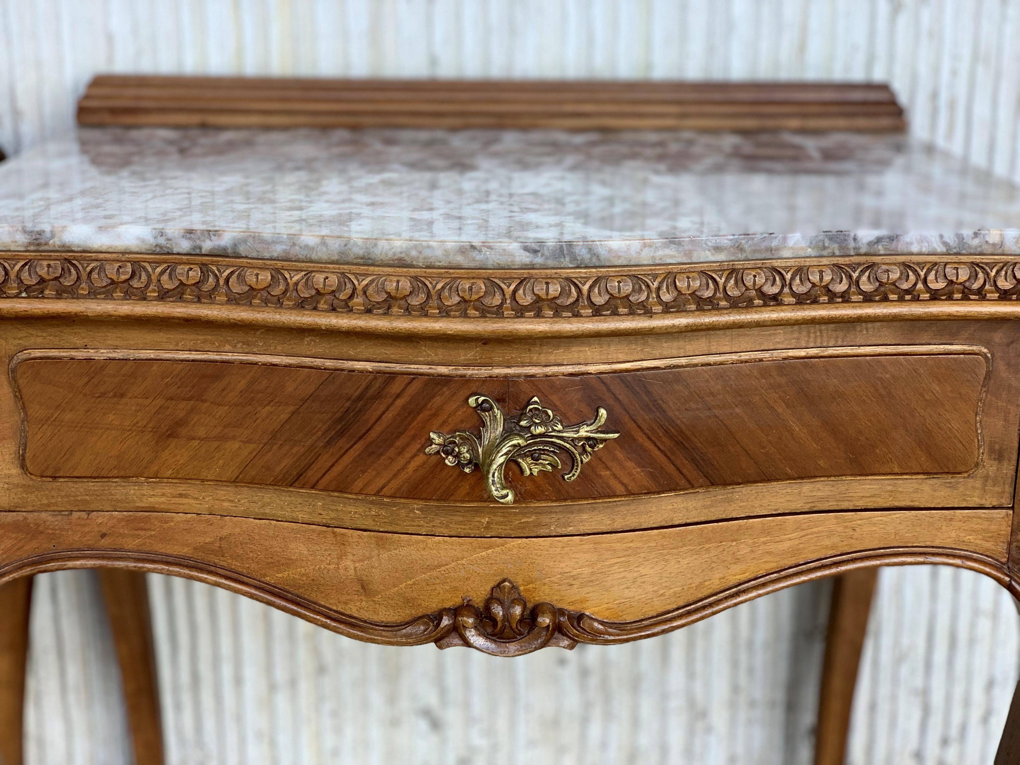 19th Century Pair of French Louis XV Carved Nightstands In Good Condition In Miami, FL