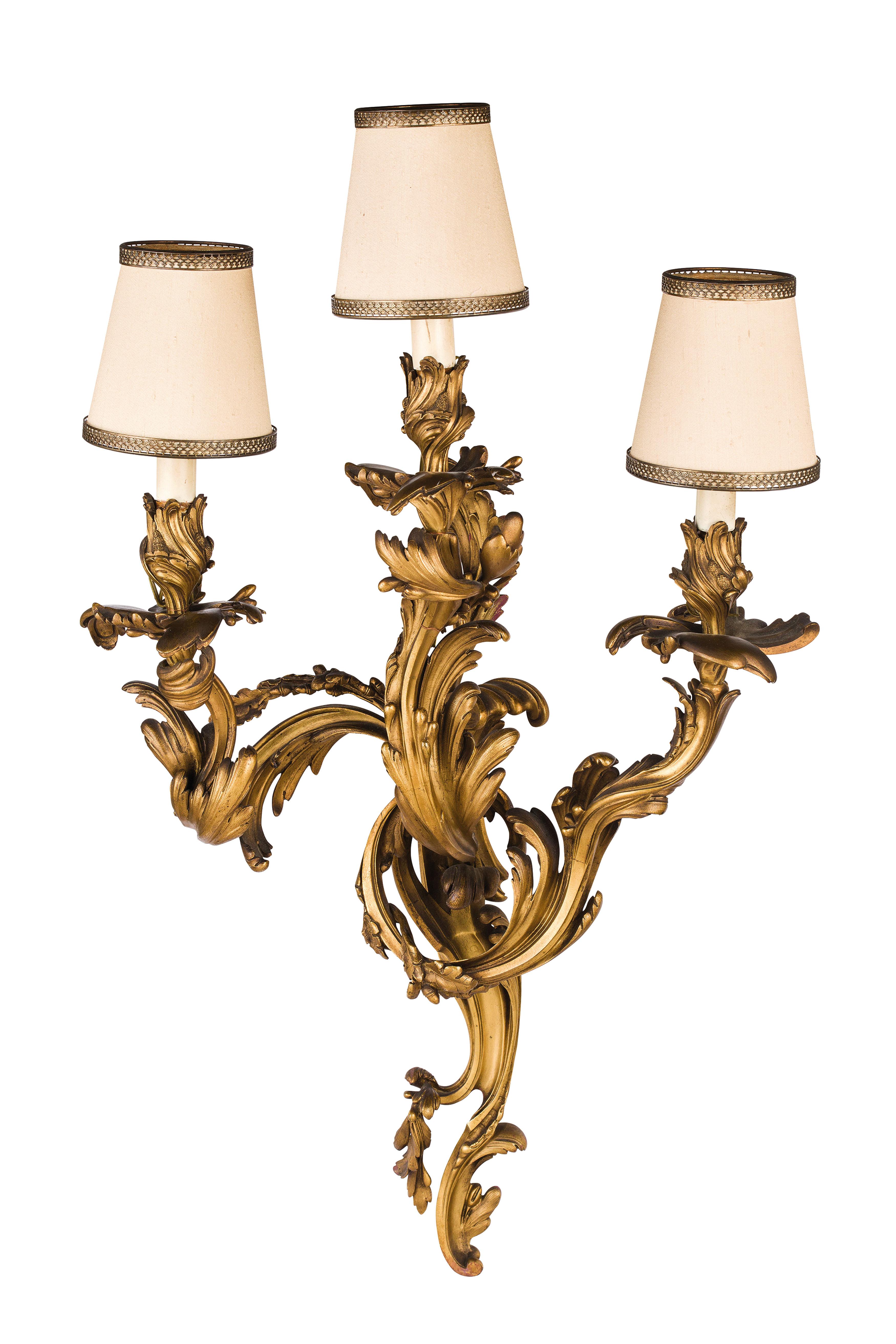 19th century, pair of French Louis XV style three-light gilt bronze applique

The important pair of three lights wall appliques is made in gilt bronze, finely chiselled with foliate decorations. It was made in France in the 19th century, inspired