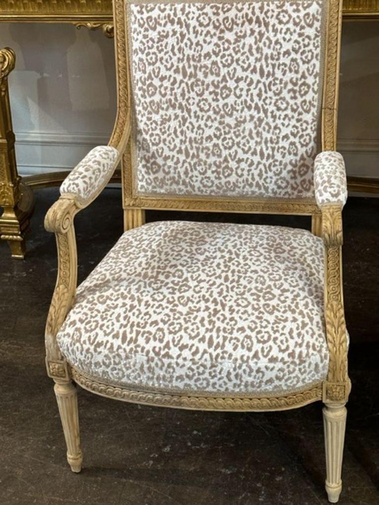 19th Century Pair of French Louis XVI Carved and Bleached Side Chairs In Good Condition For Sale In Dallas, TX