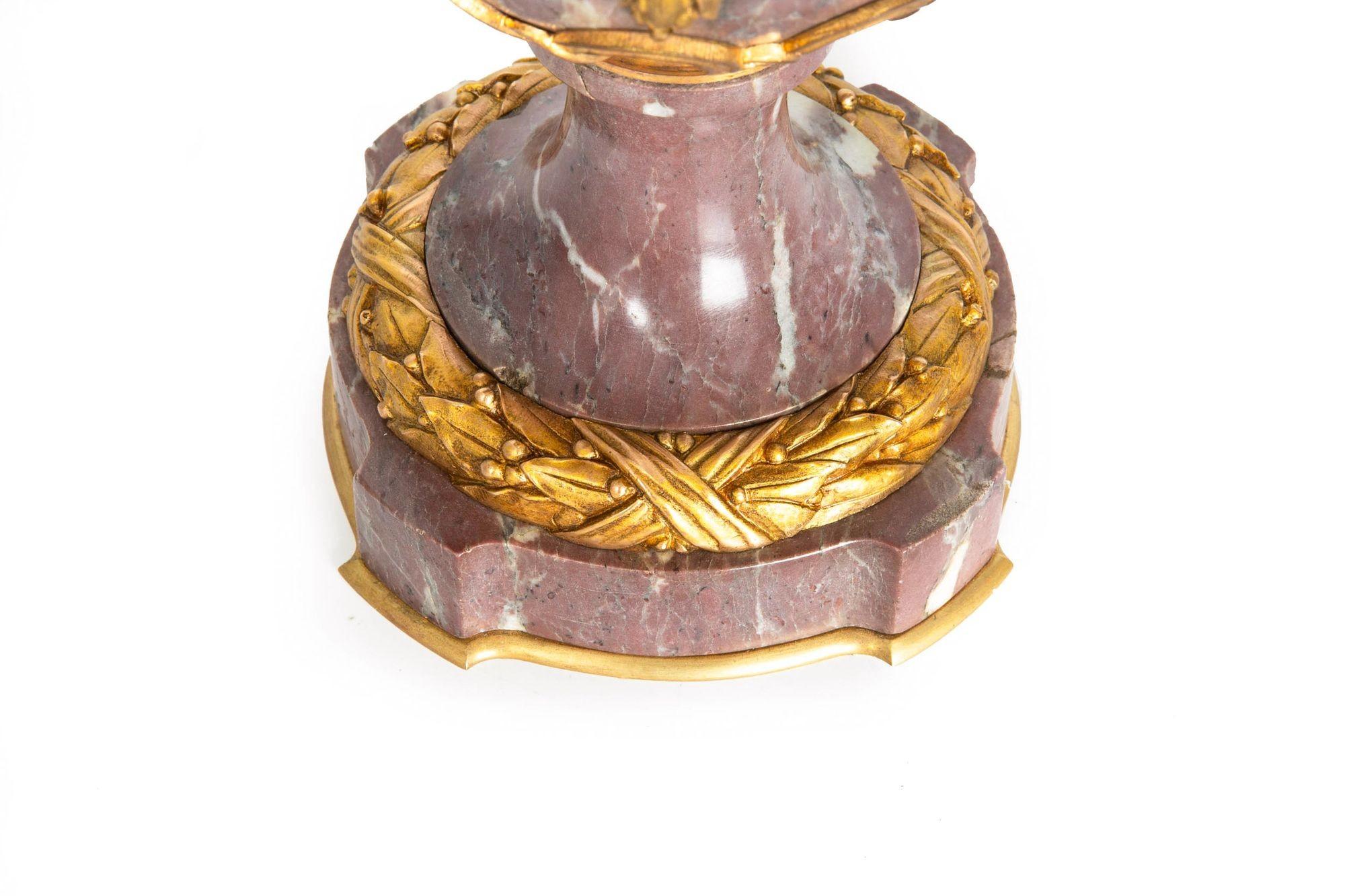 Coppia di vasi francesi del XIX secolo in stile Luigi XVI in bronzo antico e marmo viola in vendita 4