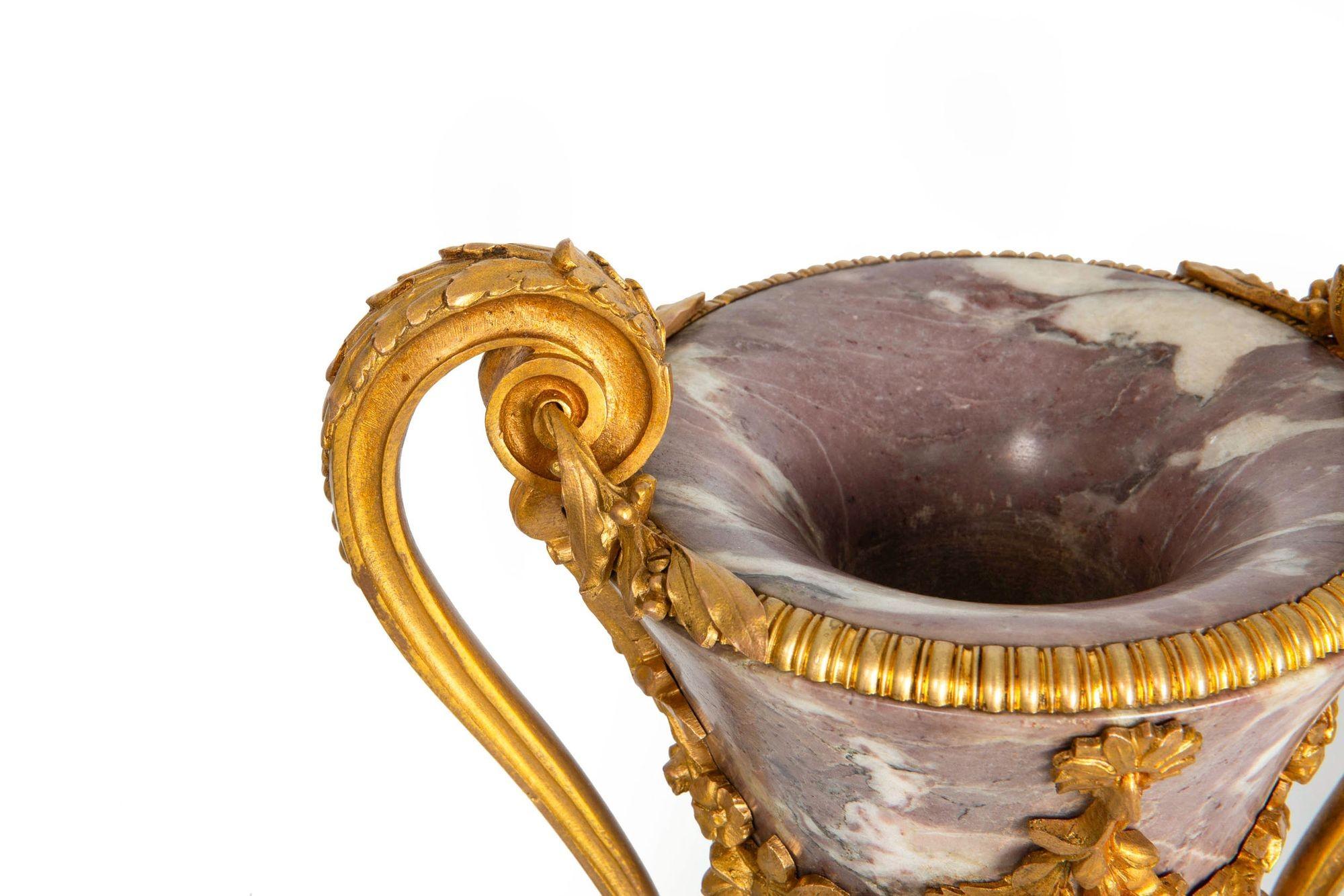 Coppia di vasi francesi del XIX secolo in stile Luigi XVI in bronzo antico e marmo viola in vendita 11