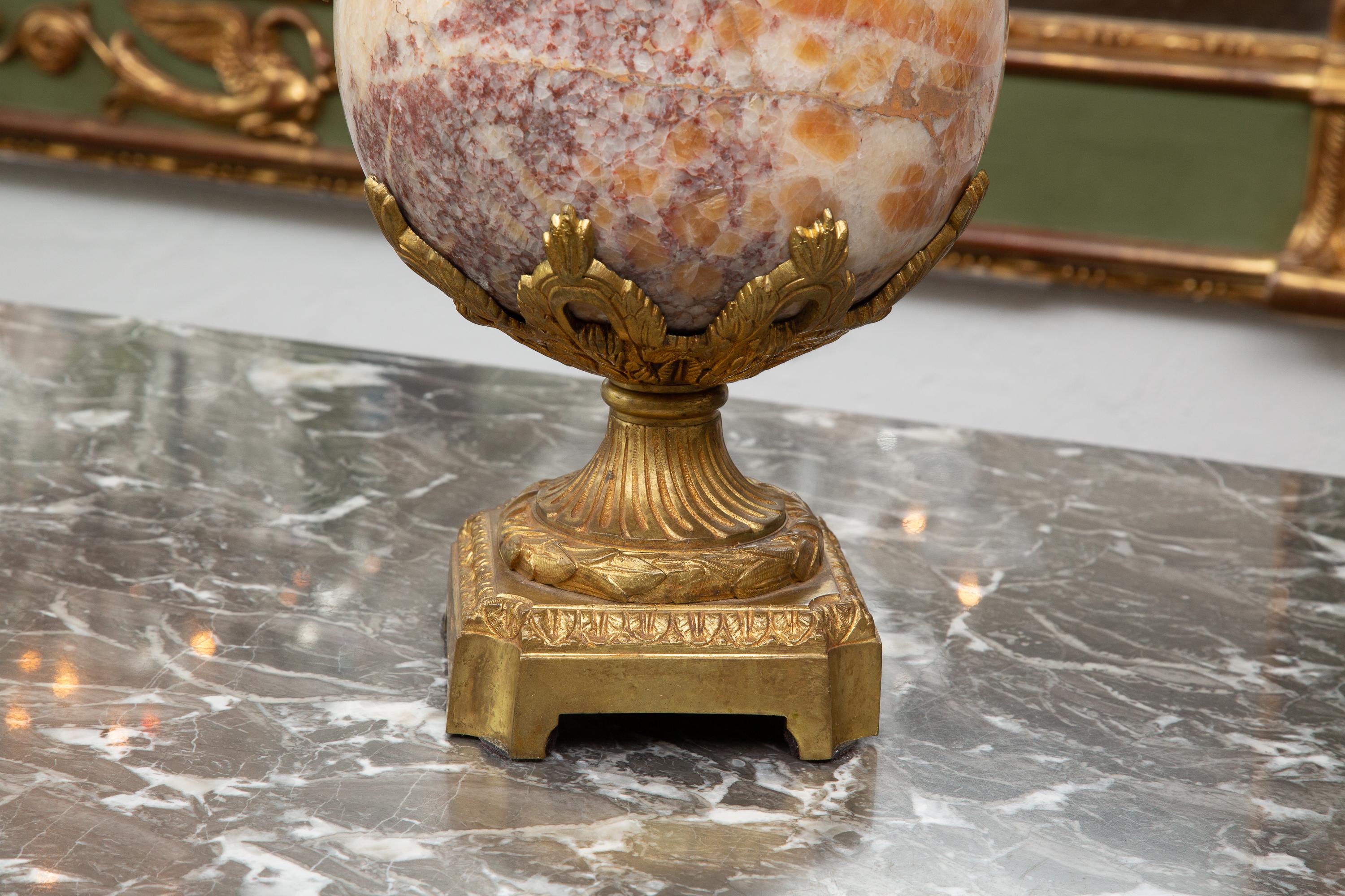 XIXe siècle Paire de Cassolettes françaises en marbre du 19ème siècle en vente