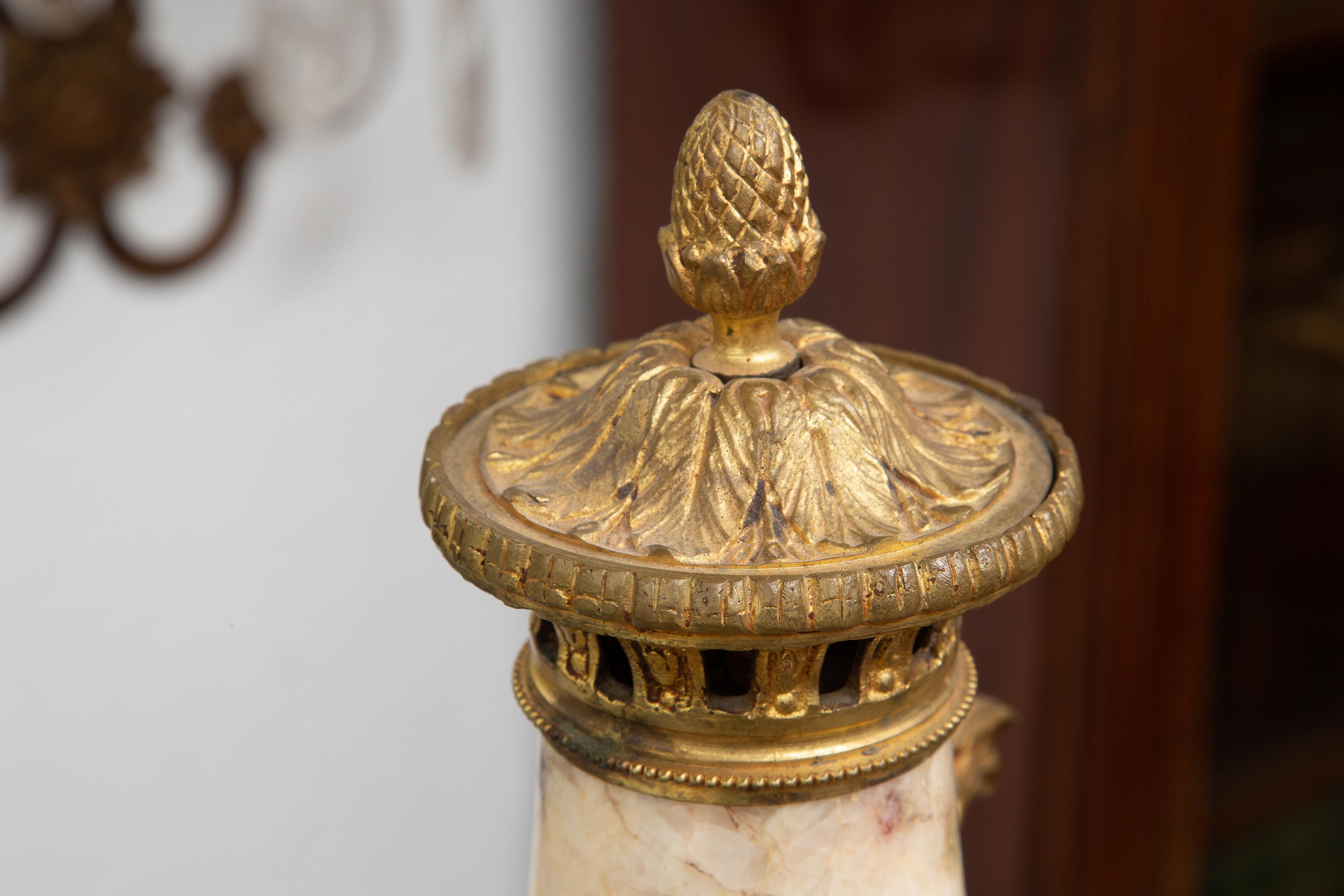 19th Century Pair of French Marble Cassolettes For Sale 3