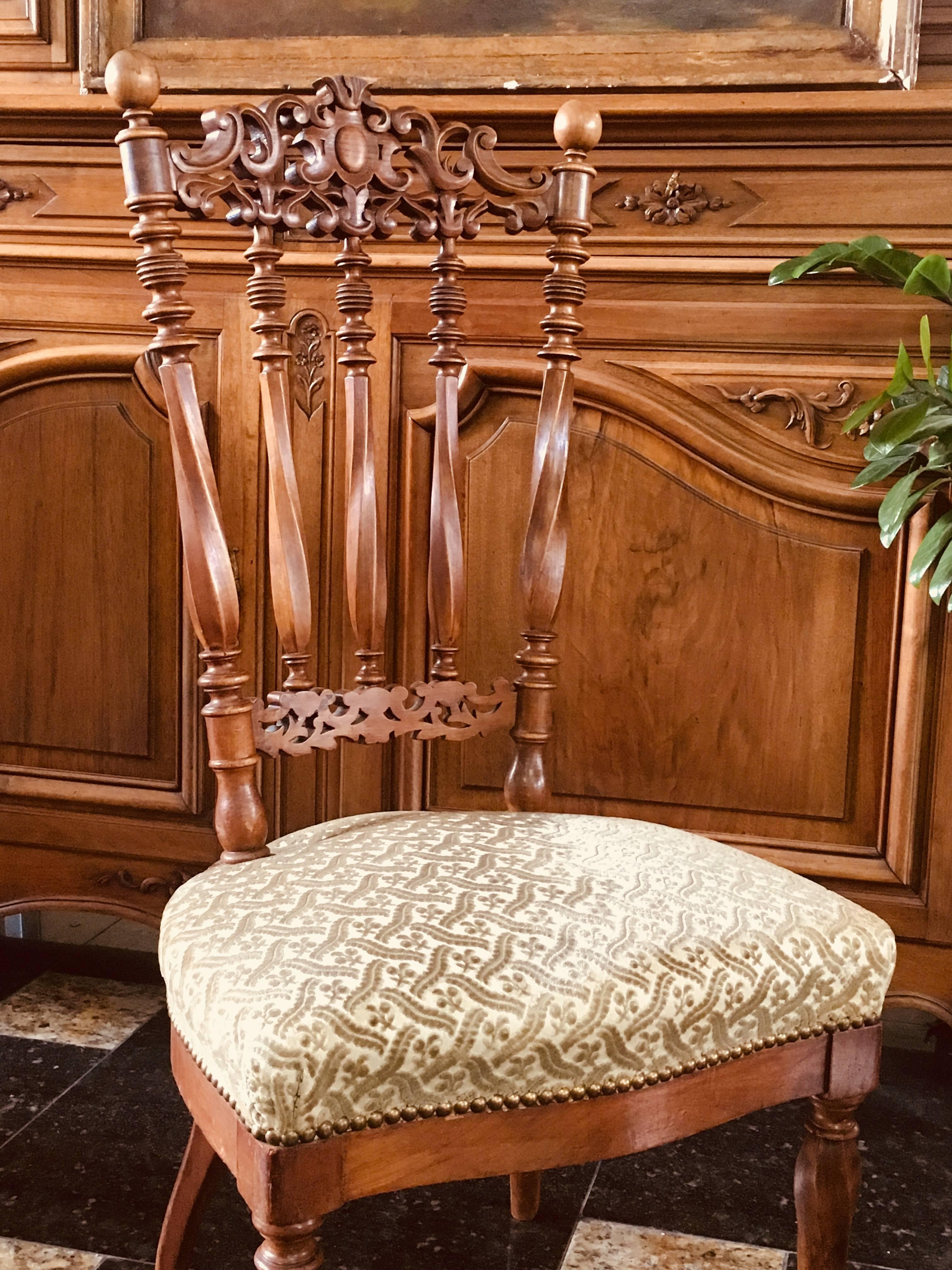 19th Century Pair of French Natural Wood Chairs with Openwork Back In Excellent Condition For Sale In Sofia, BG