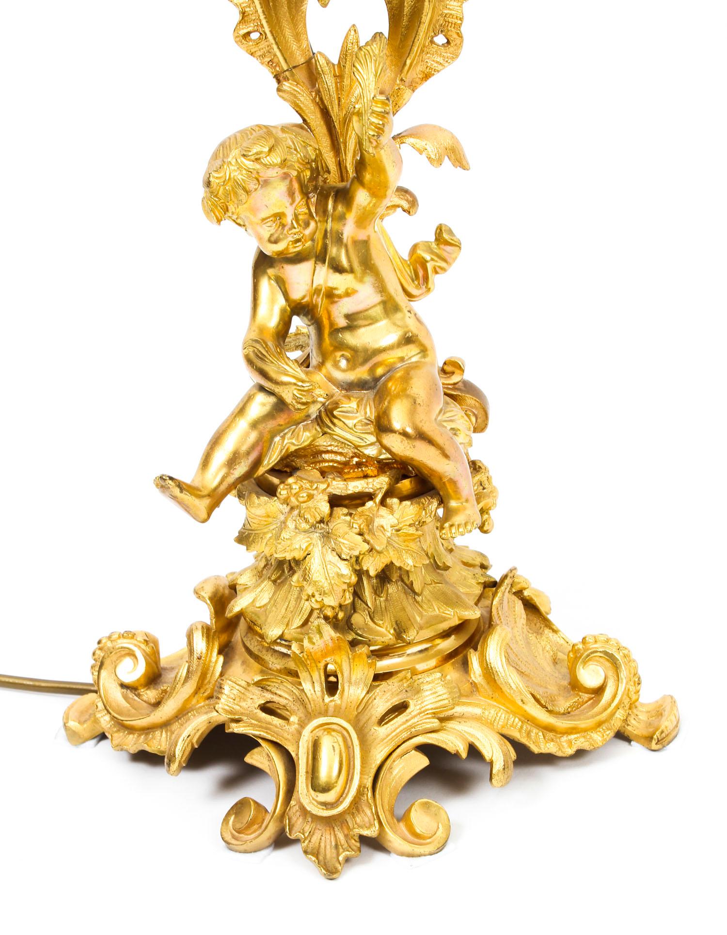 19. Jahrhundert Französisch Ormolu Cherub Kandelaber Tischlampen (Goldbronze)