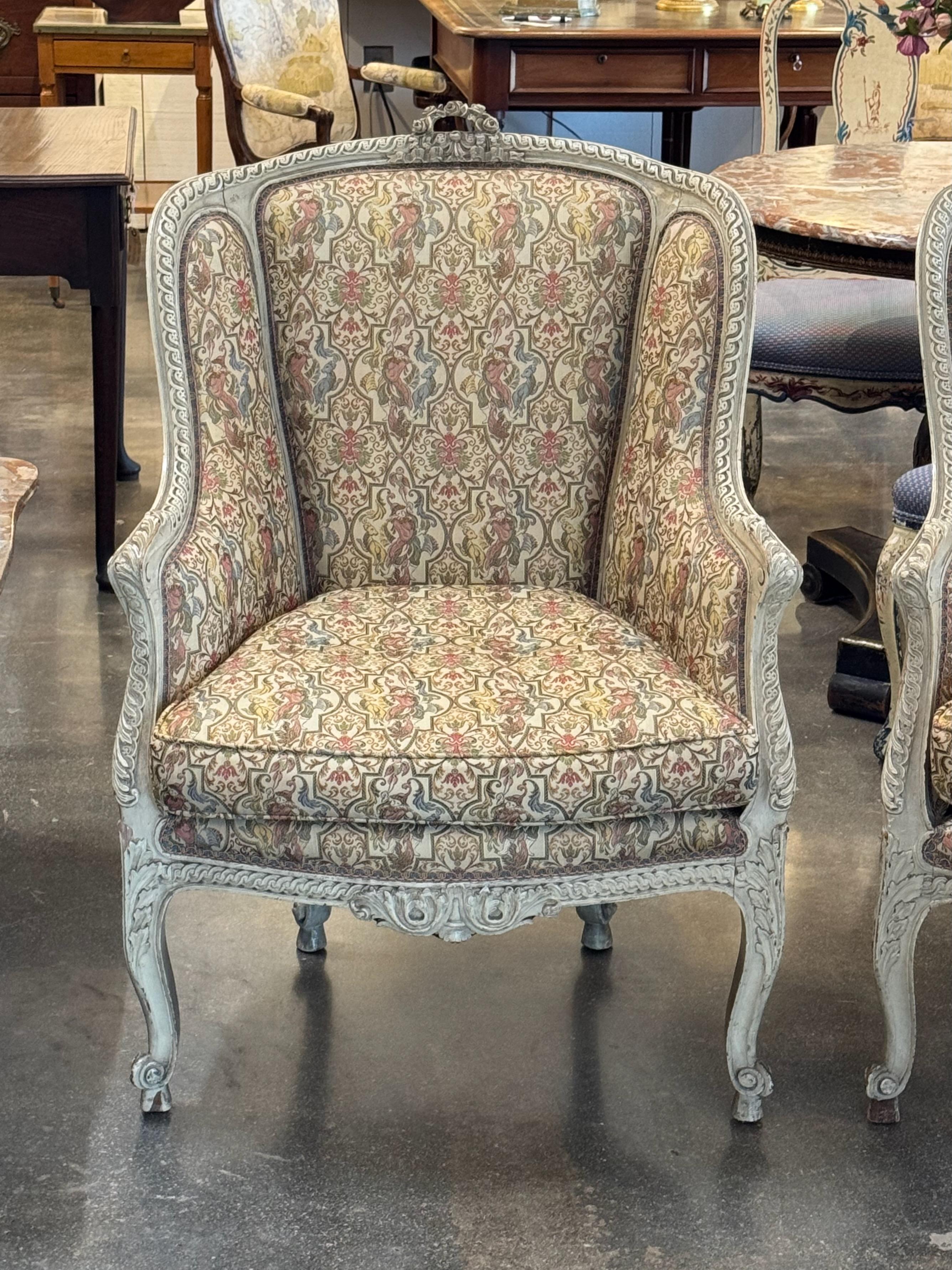 Français Paire de bergères peintes françaises du 19ème siècle en vente
