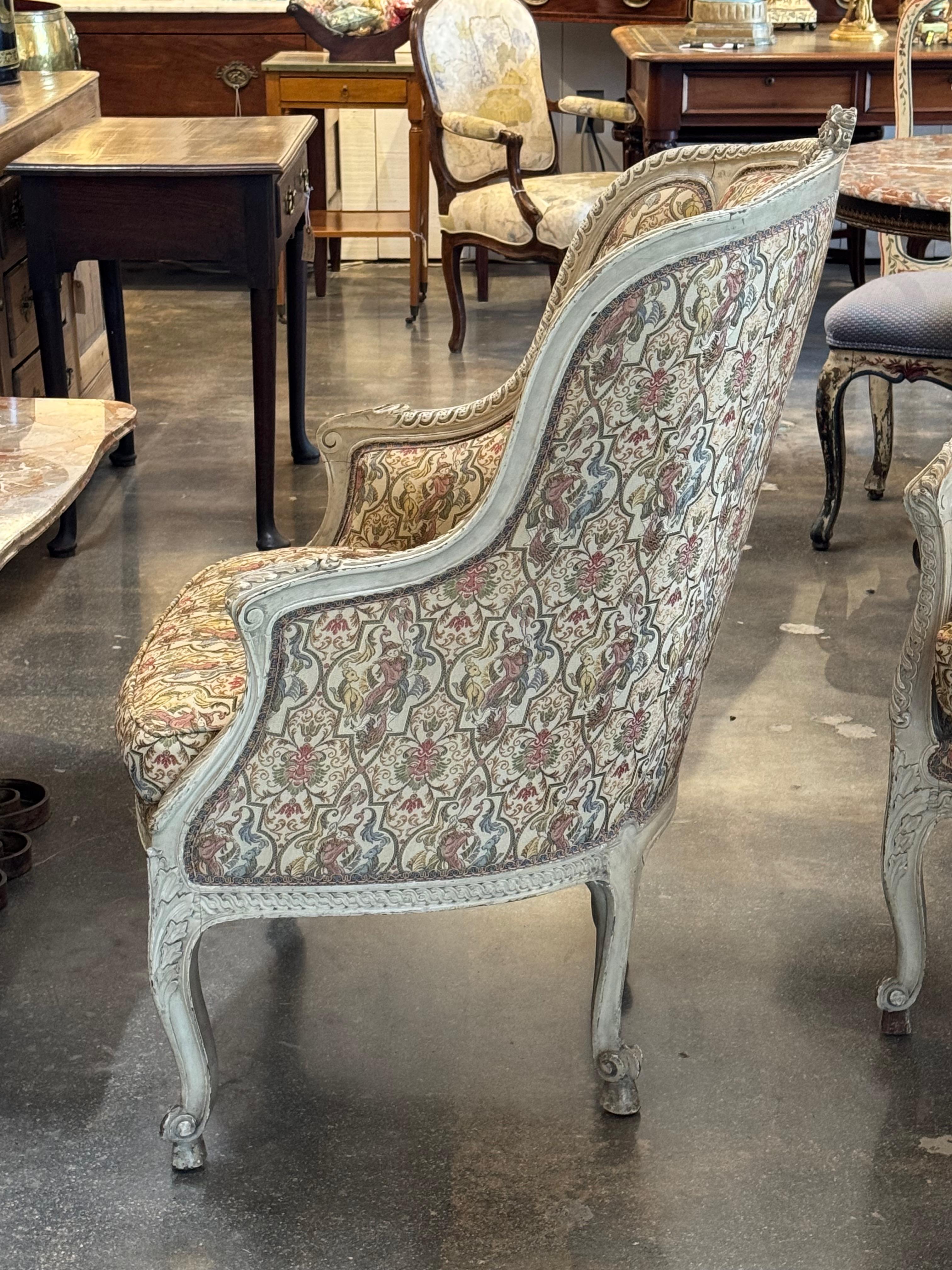 Paire de bergères peintes françaises du 19ème siècle en vente 1