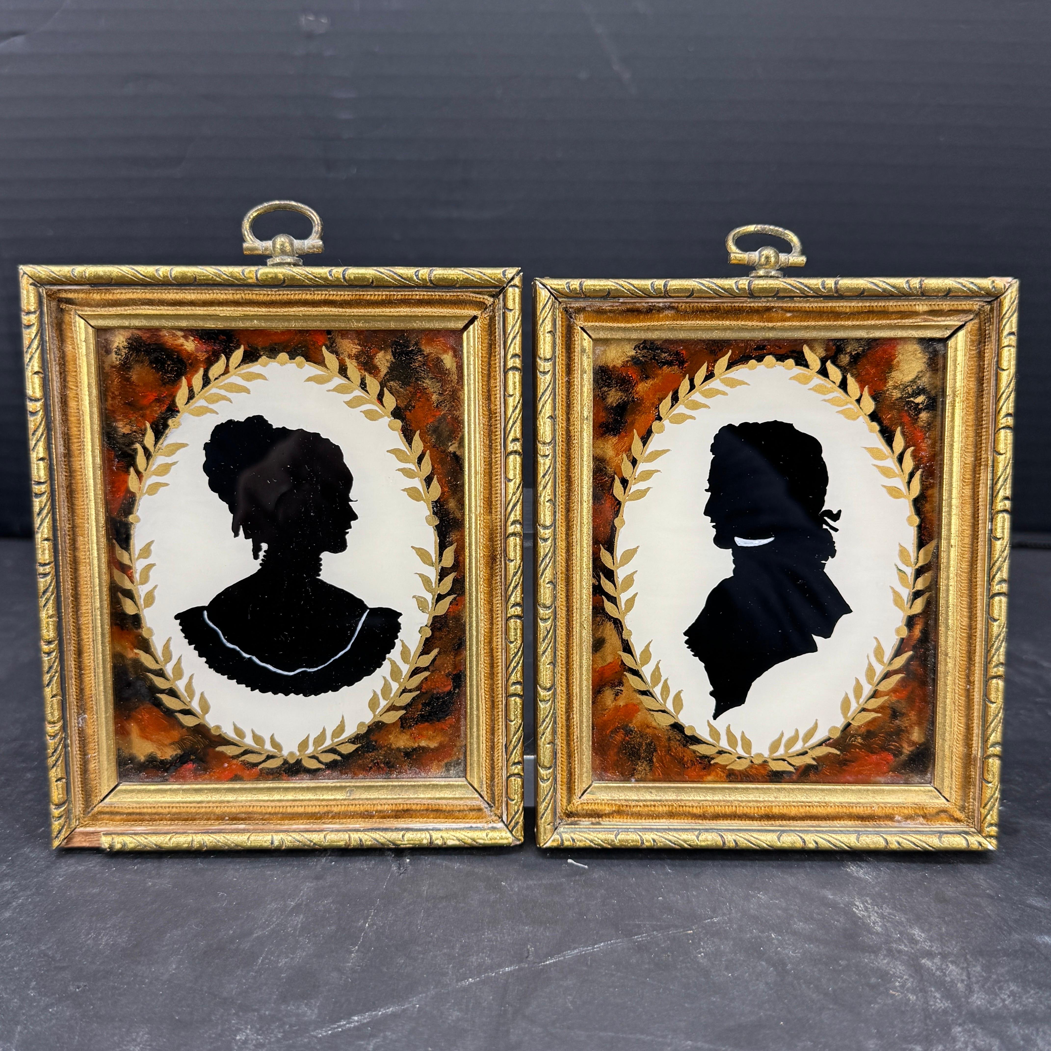 Siglo XIX Pareja de Siluetas de Perfil Francesas Pintadas al Reverso Arte Vidrio en venta
