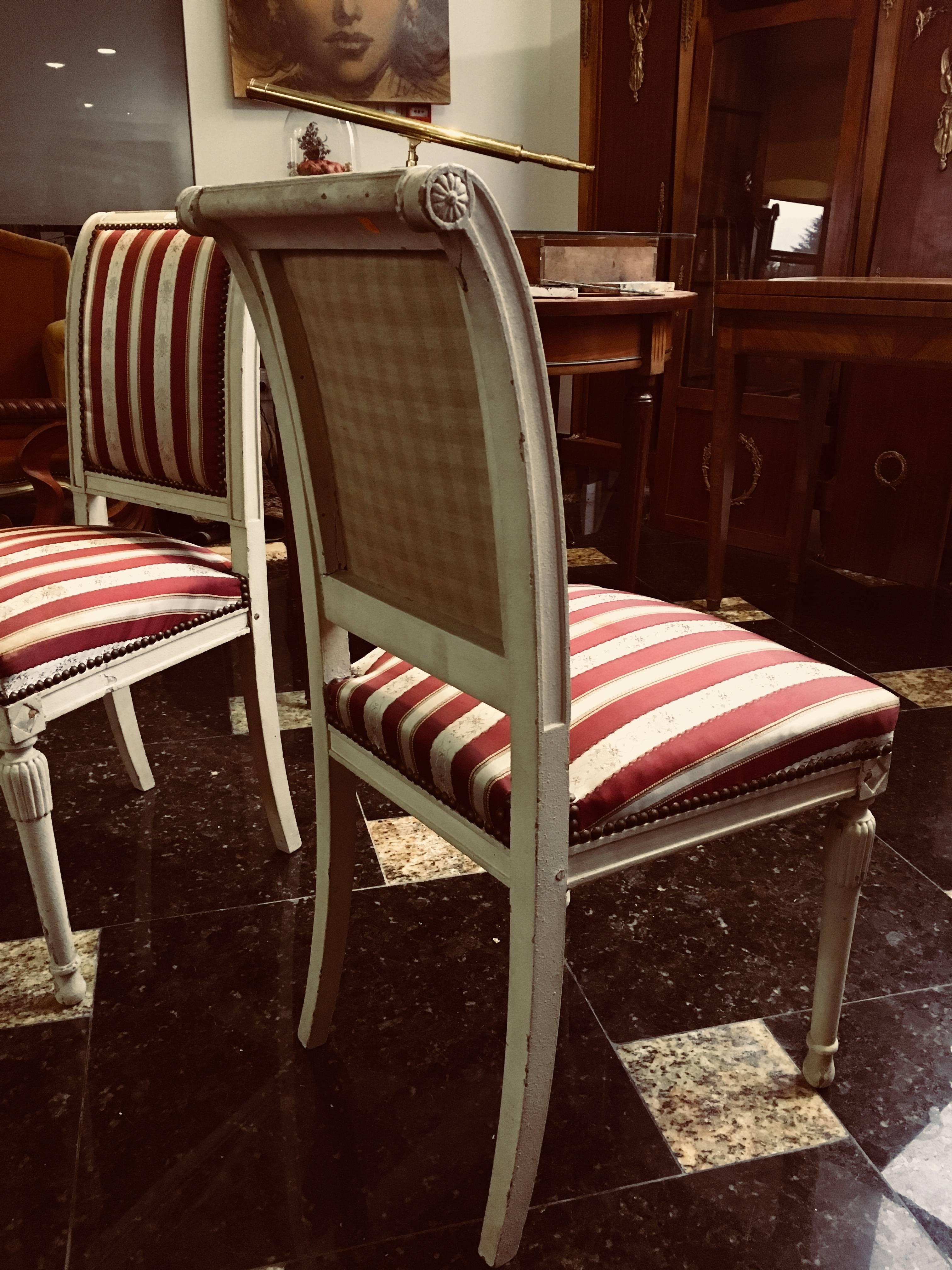 Français Paire de chaises d'appoint françaises du 19ème siècle de style Louis XVI