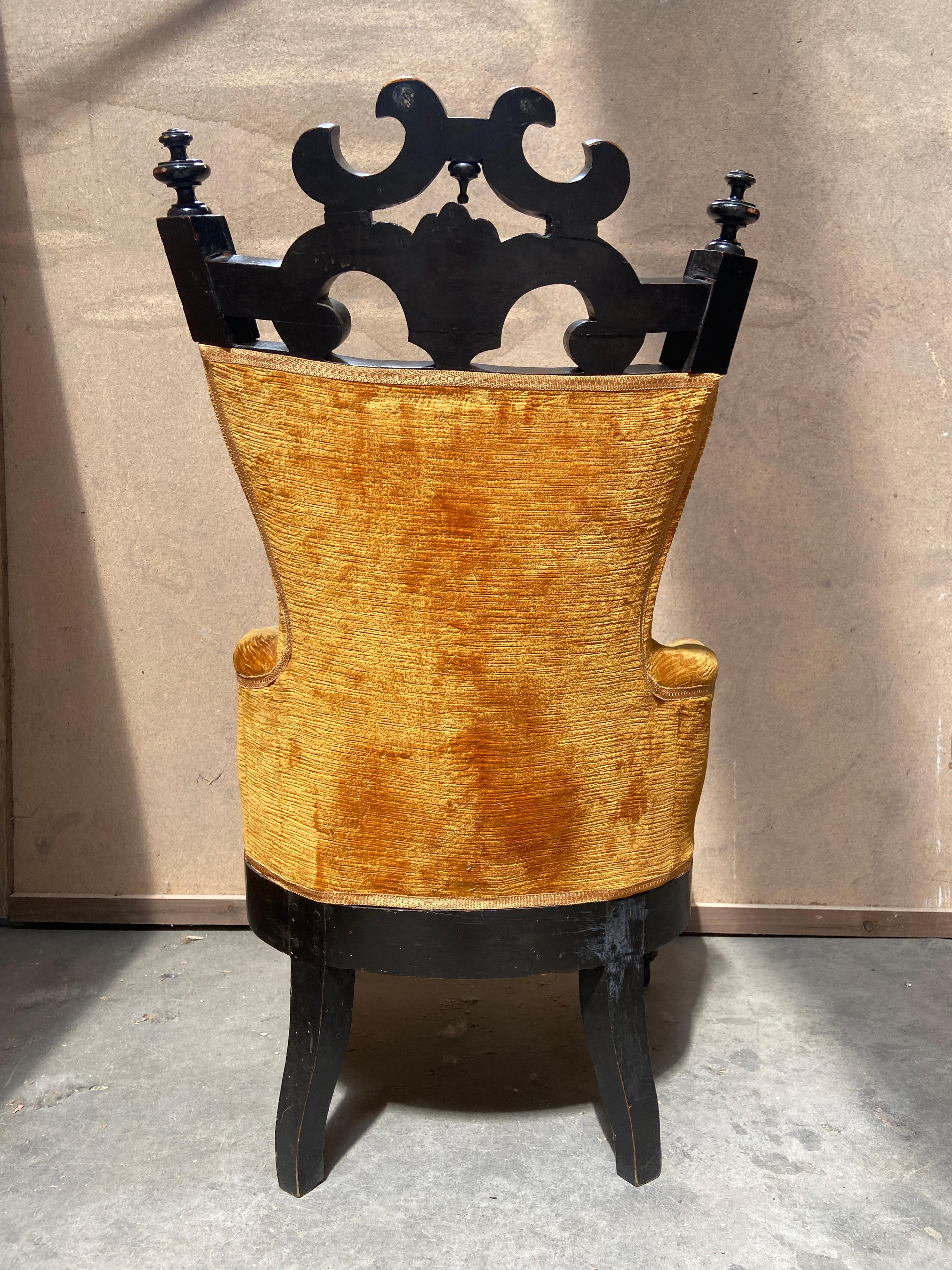 Velours Paire de fauteuils en velours français du 19ème siècle avec bois ébénisé en vente