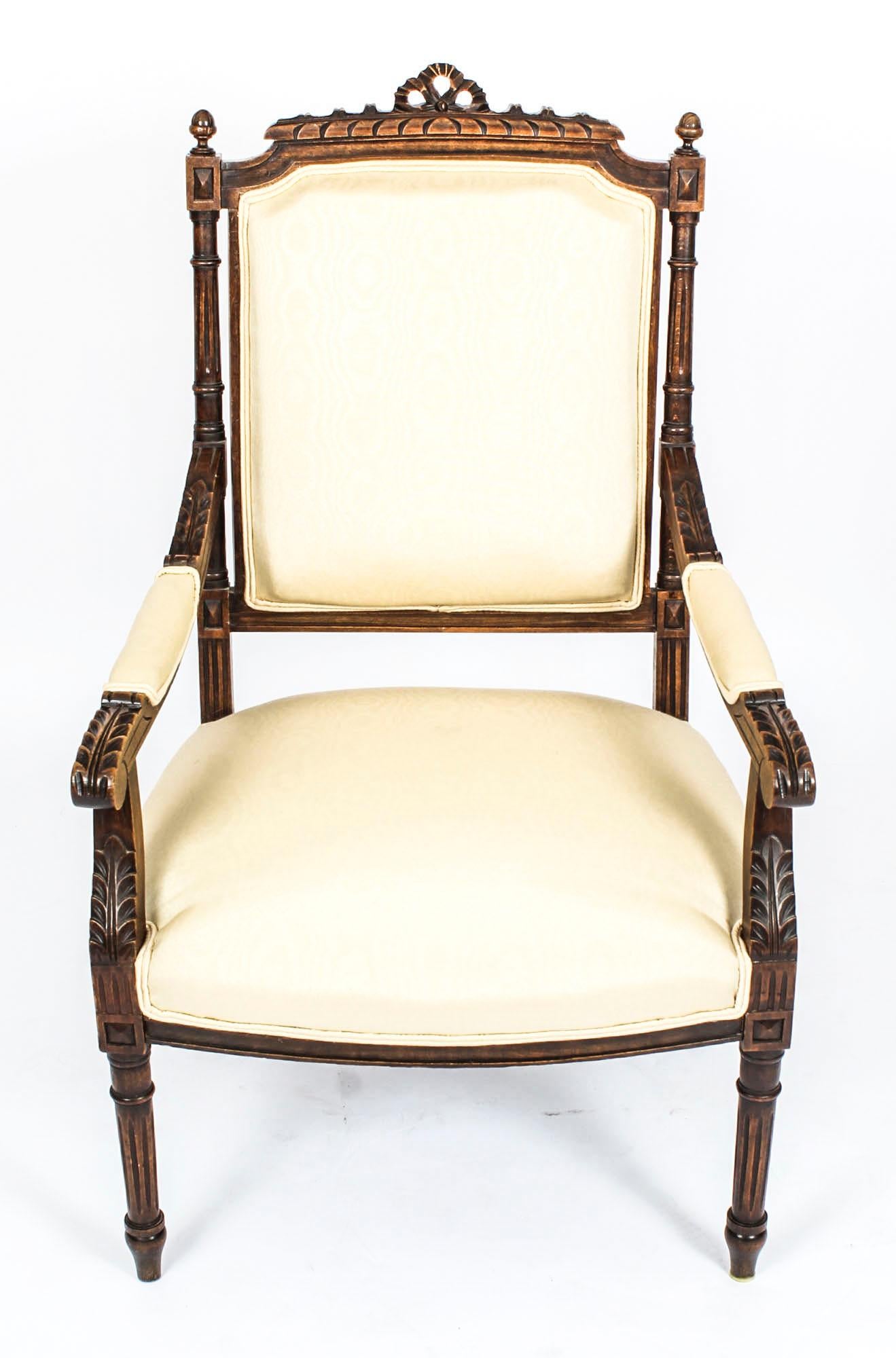 19th Century Pair of French Walnut Fauteuils Armchairs In Good Condition In London, GB