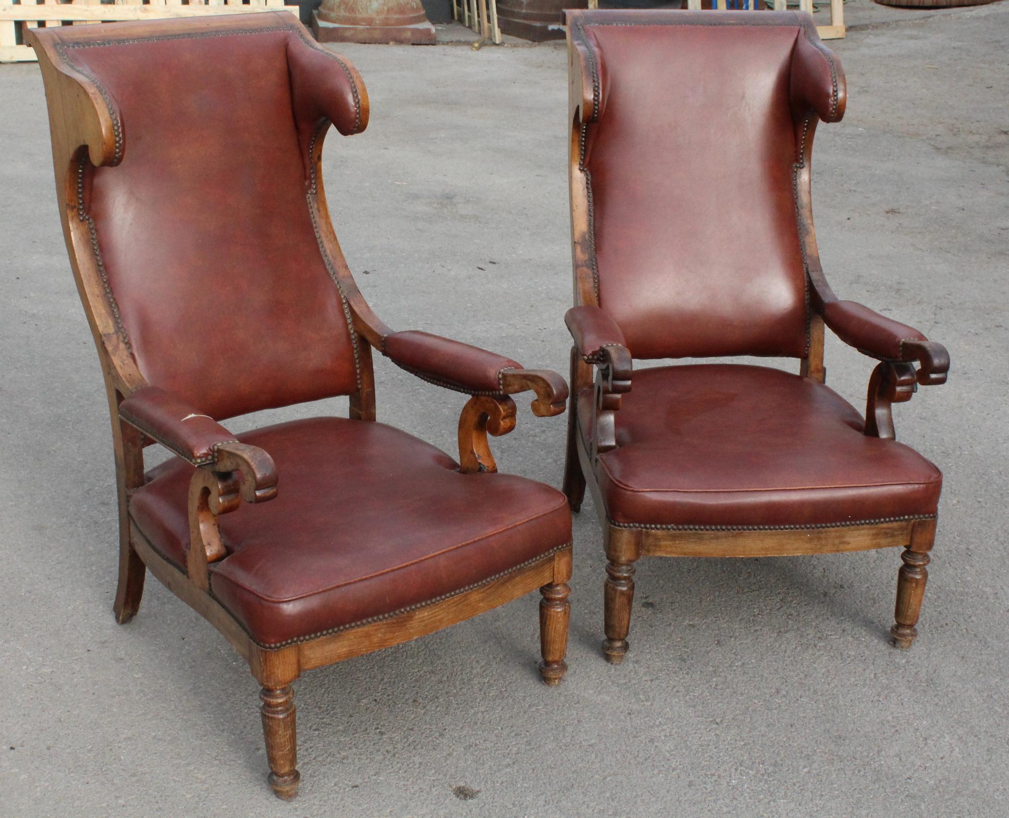 19th Century Pair of French Walnut Leatherette Upholstered Armchairs In Good Condition In Marbella, ES