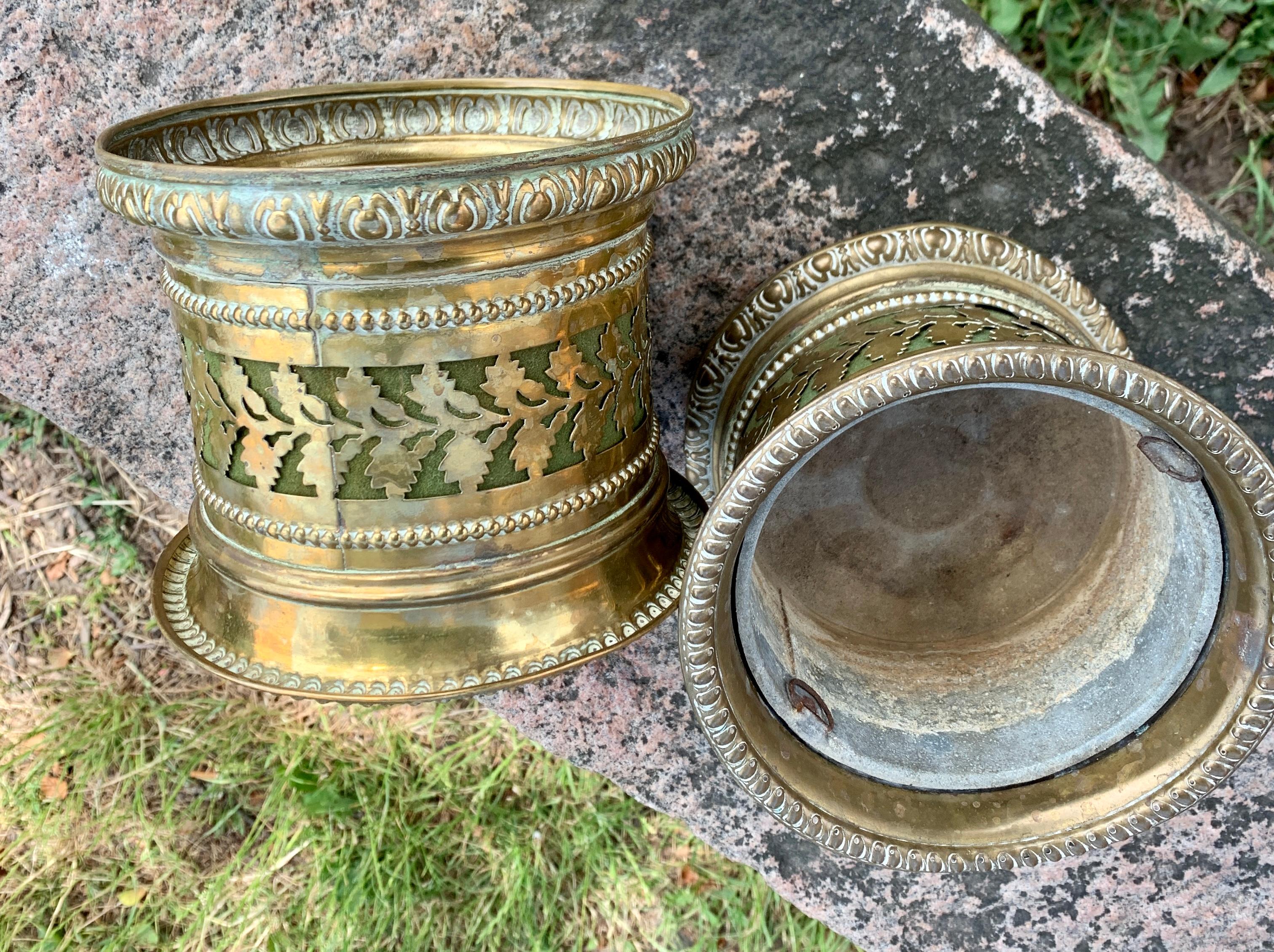 19th Century Pair Of  French Wine Bottle Coasters In Good Condition For Sale In Haddonfield, NJ
