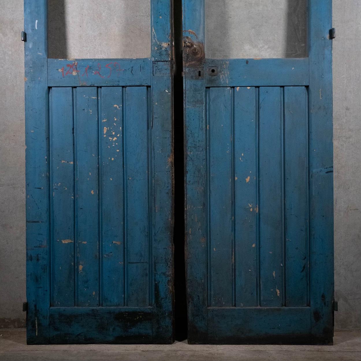 A beautiful set of old French farmhouse doors showing strong vibrant original blue paint, divided mullions for glass with old remaining hardware. 

Back side of doors shown in pic. doors are straight and in good condition.