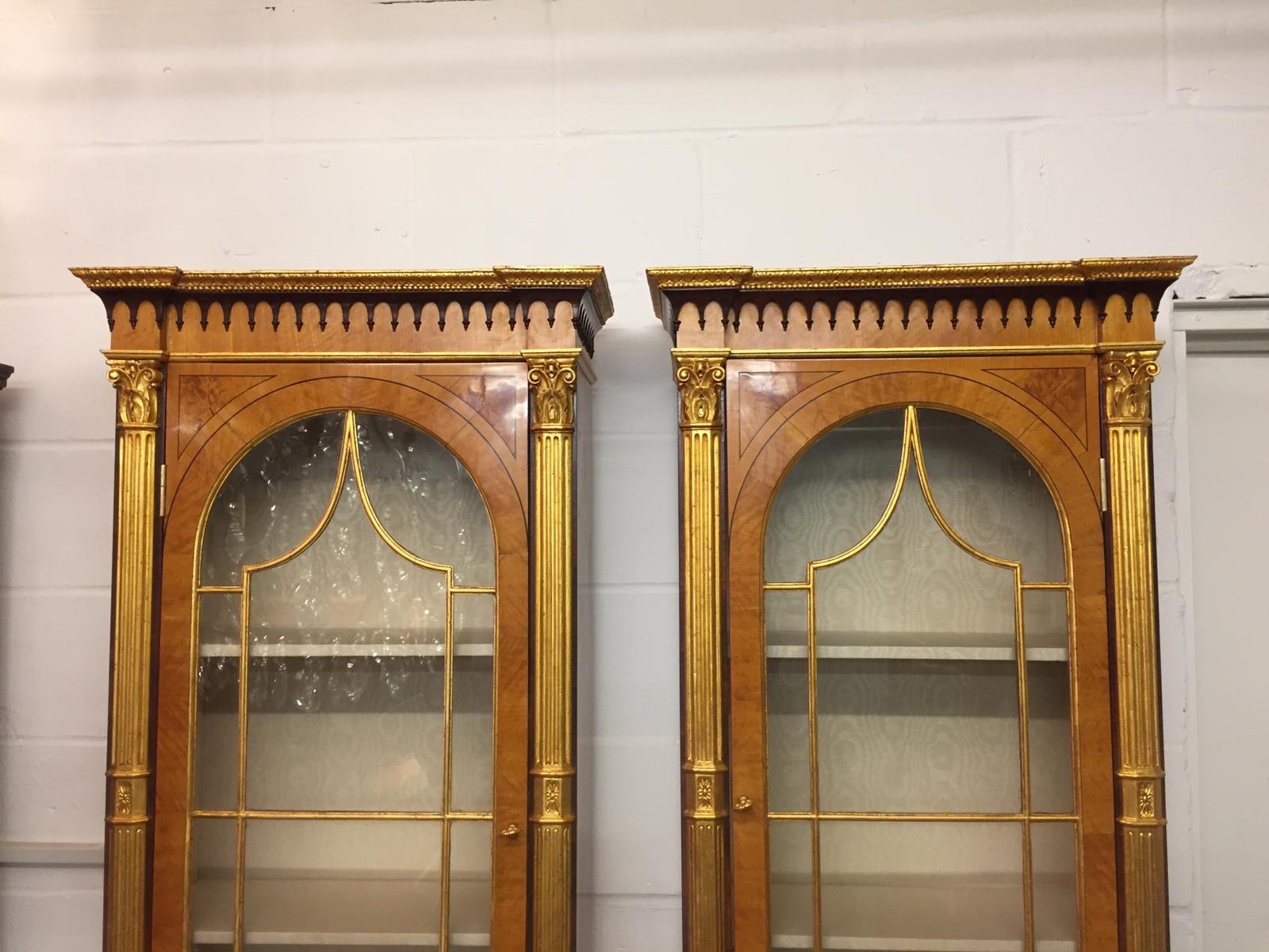 18th Century George III Satinwood Vitrines 1790 In Good Condition For Sale In Roma, RM