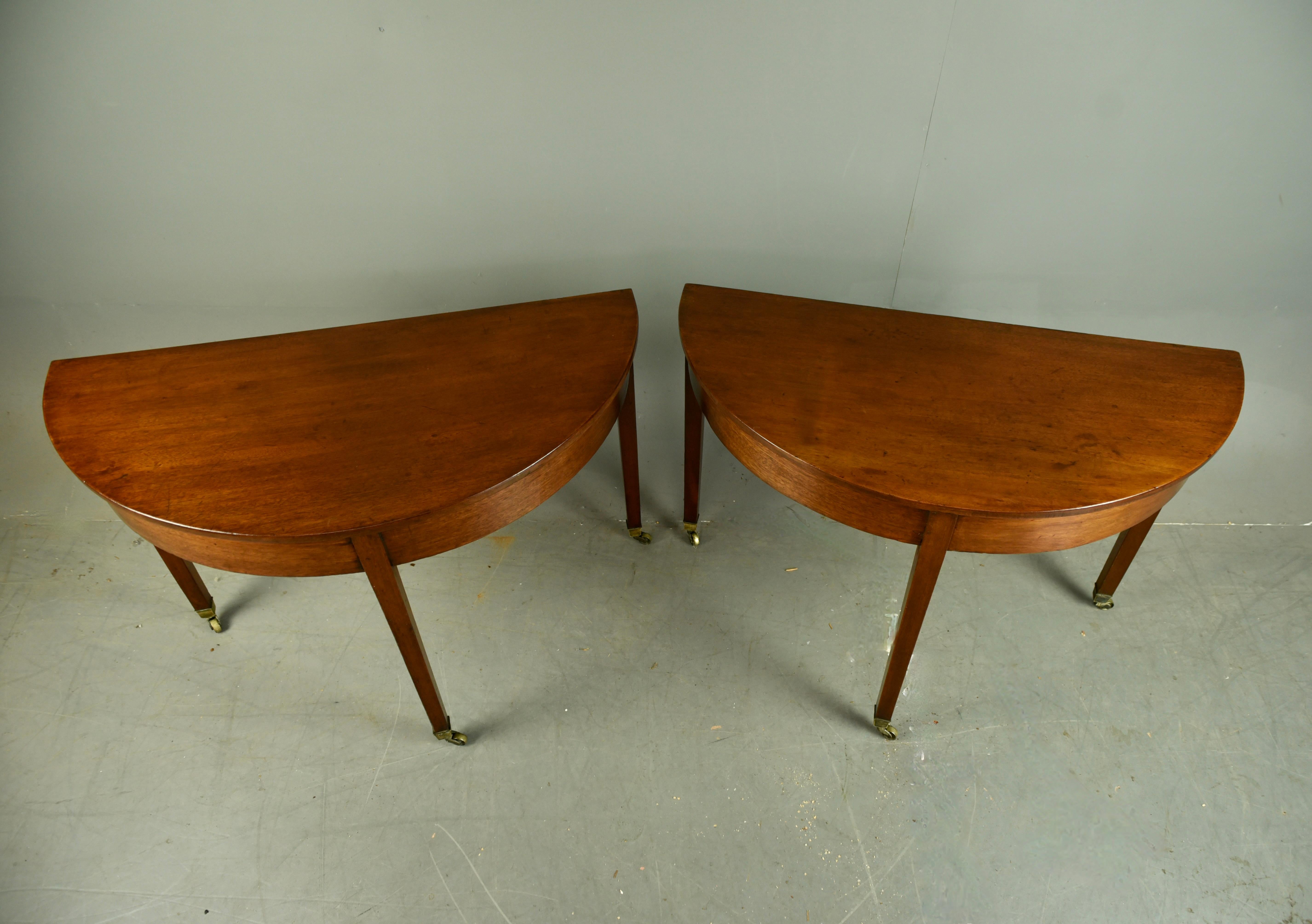 19th century pair of Georgian mahogany Demi lune console tables  In Good Condition For Sale In Chelmsford, GB