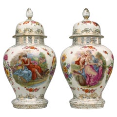 Siglo XIX Pareja de jarrones alemanes de porcelana de Meissen con tapas con escena de jardín