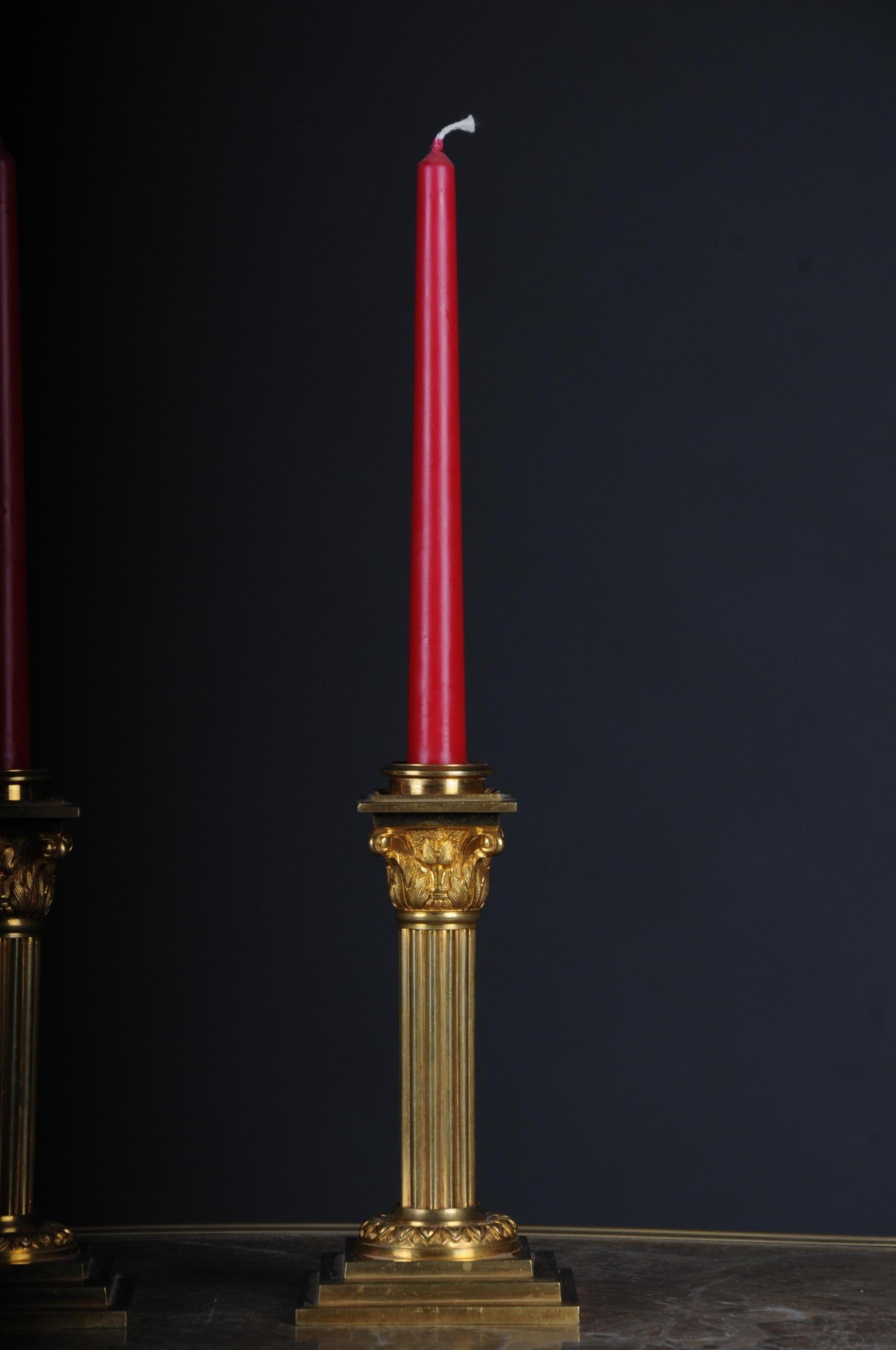 19th Century Pair of gilt bronze candlesticks
Bronze plated. Square tiered pedestal with fluted pillar corpus. 1 flame.

(T -49)