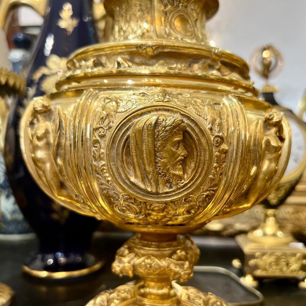 Napoléon III Paire de lampes en bronze doré du 19e siècle avec bases en marbre griotte rouge en vente