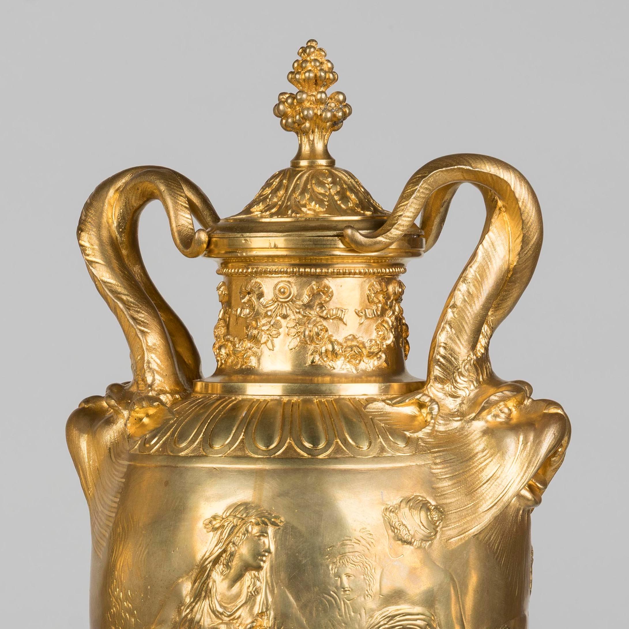 Bronze doré Paire de vases en bronze doré du 19e siècle Dessinés par Clodion Fait par Barbedienne en vente