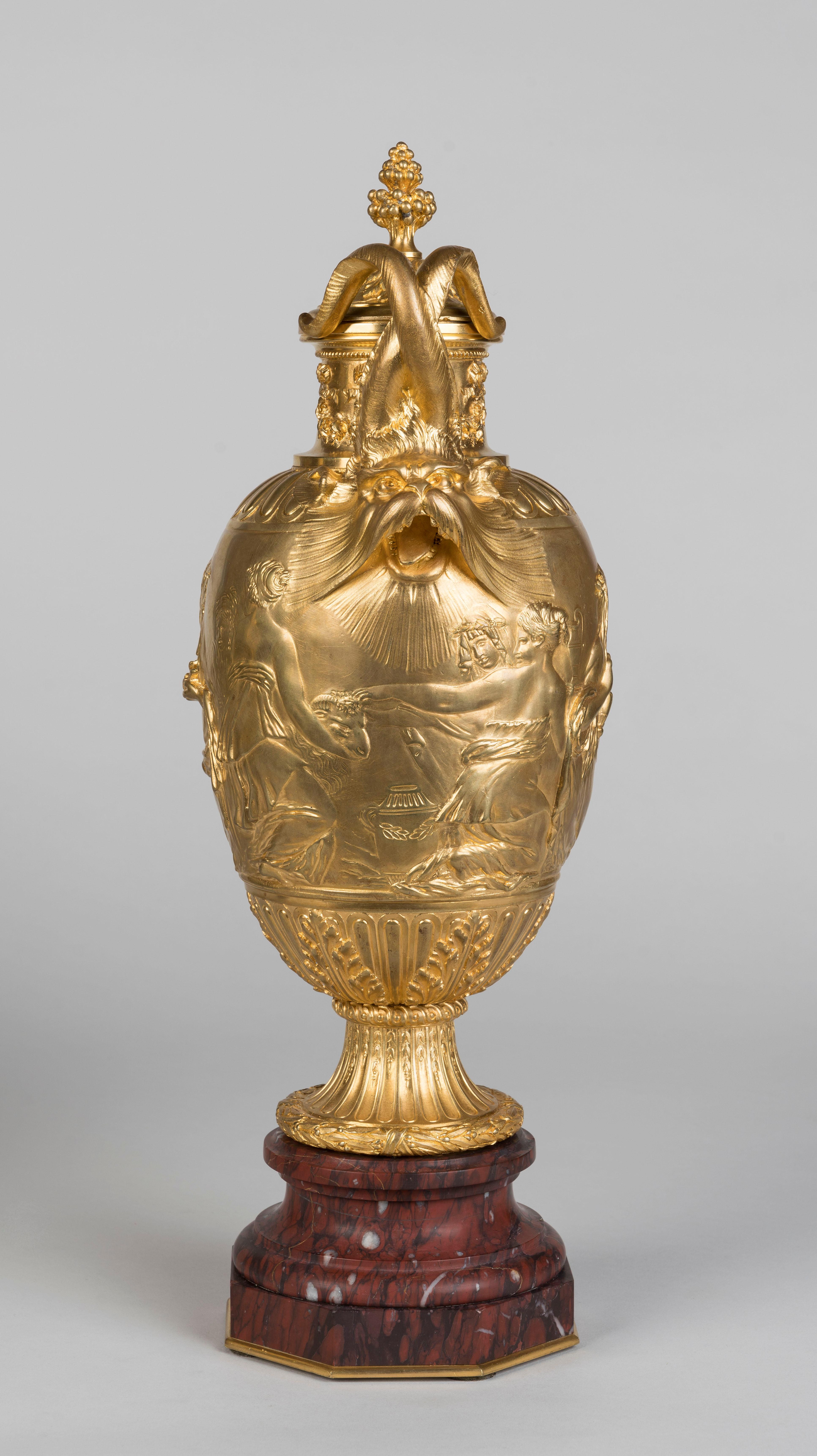 Paire de vases en bronze doré du 19e siècle Dessinés par Clodion Fait par Barbedienne en vente 1