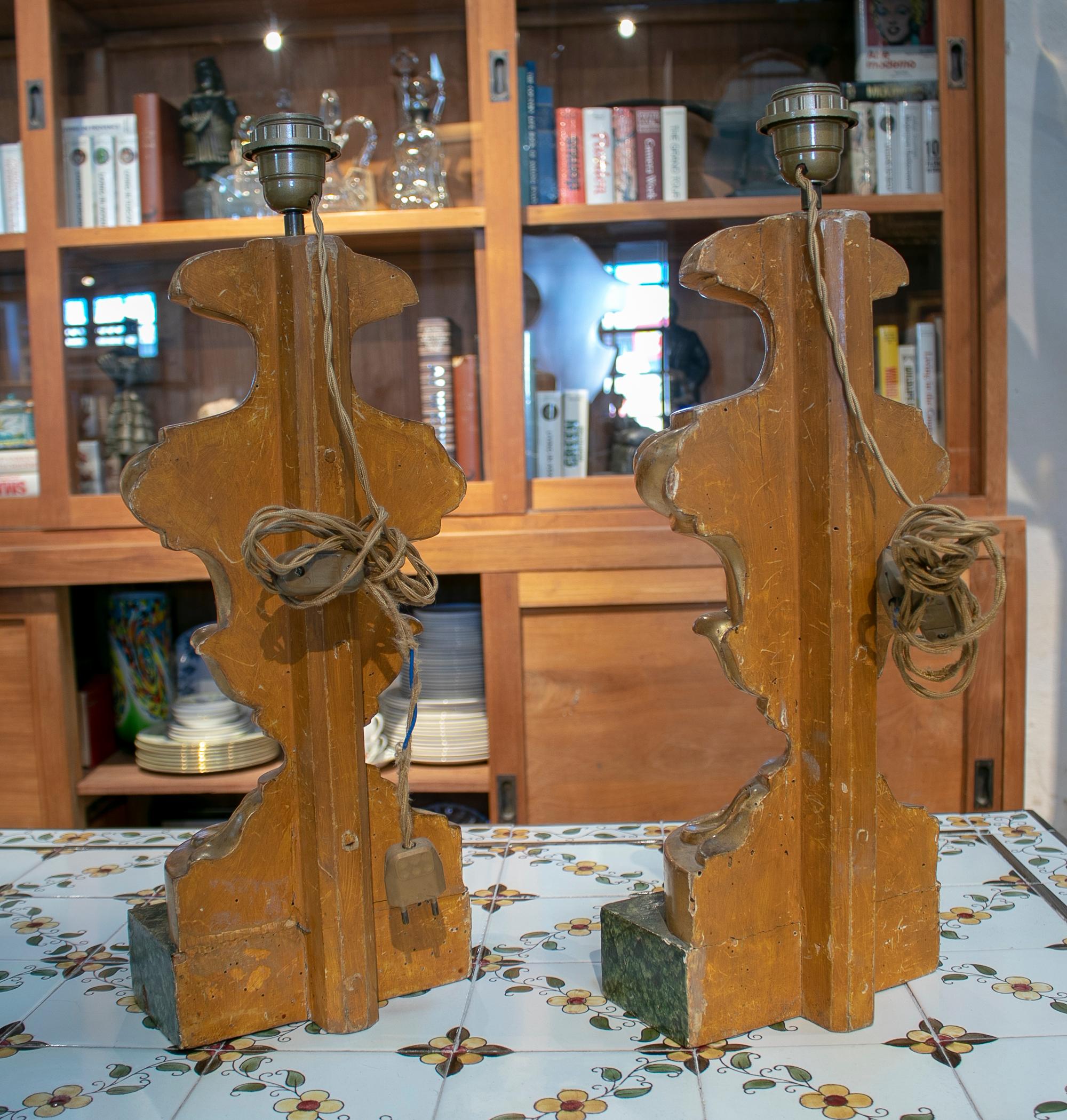 19th Century Pair of Gold Gilt Wooden Table Lamps with Marbled Base 4