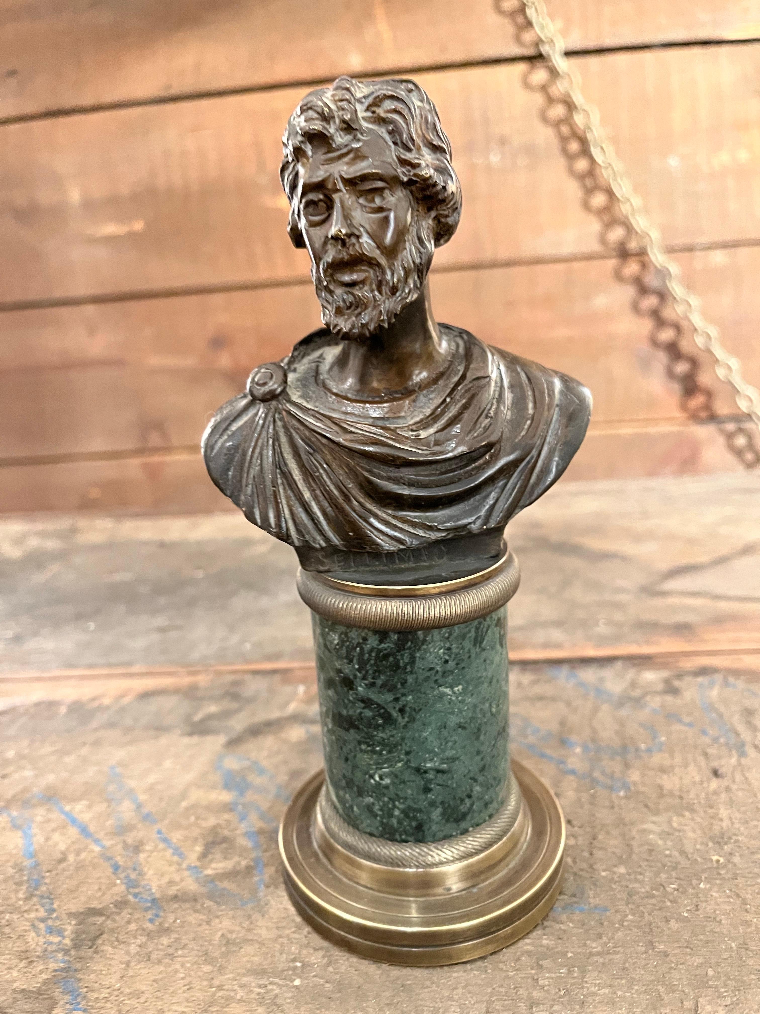 Coppia di busti Grand Tour Socrate e Septimio Severo del XIX secolo In condizioni buone in vendita a Madrid, ES