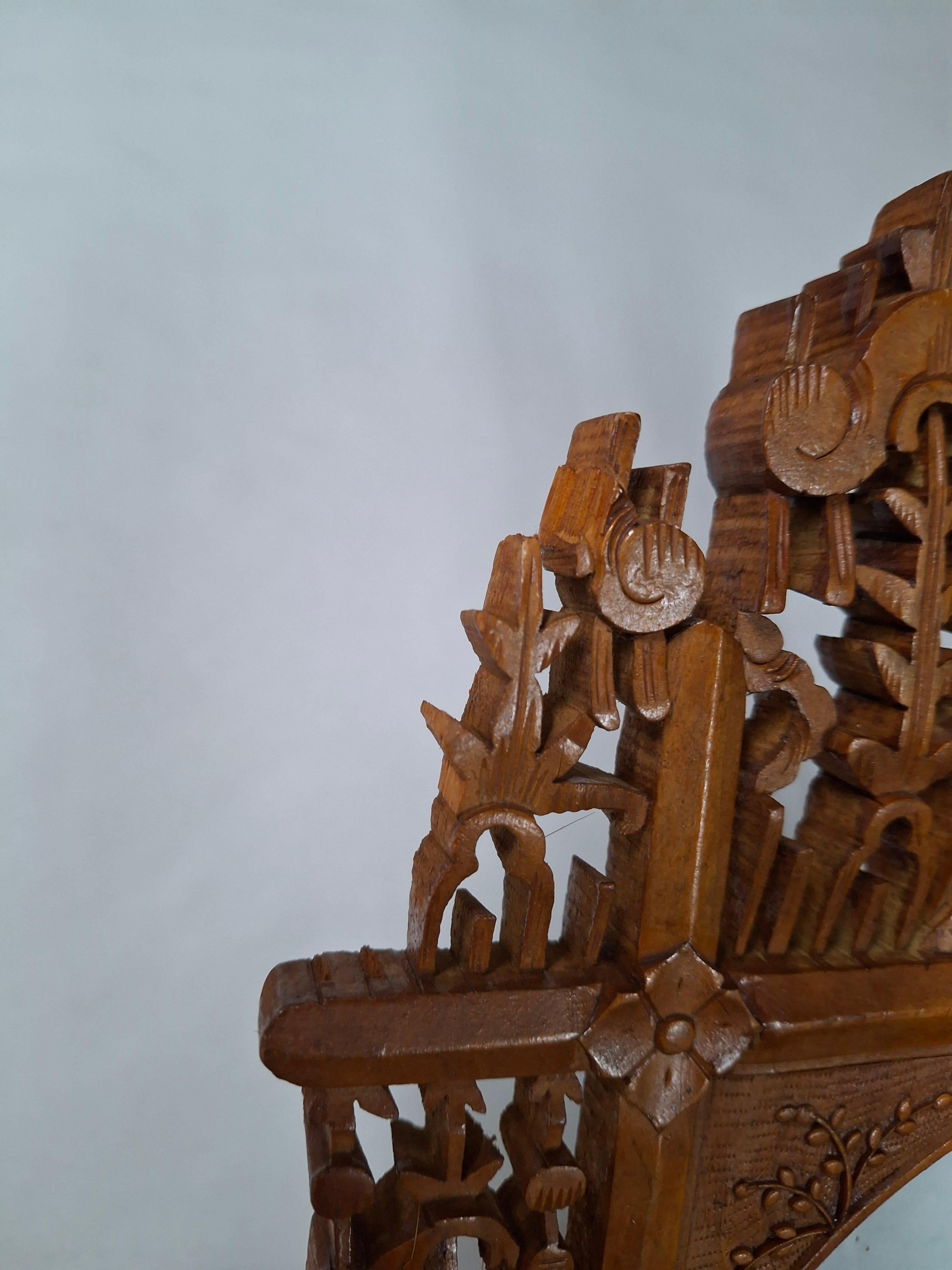 19th Century Pair of Hand Carved Anglo Indian Teak Wood Picture Frames For Sale 4