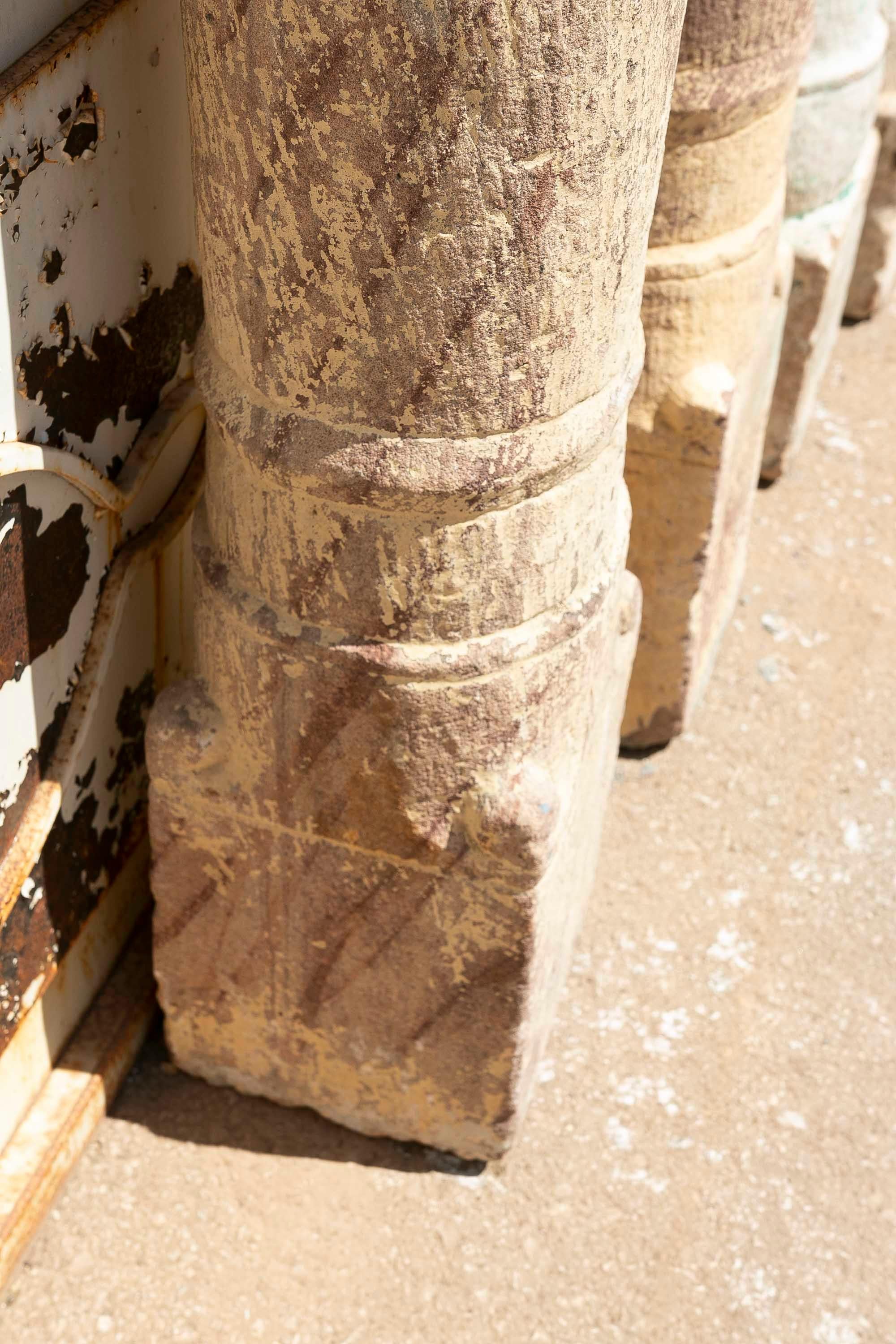 Paire de colonnes en pierre sculptées à la main du 19e siècle en vente 12