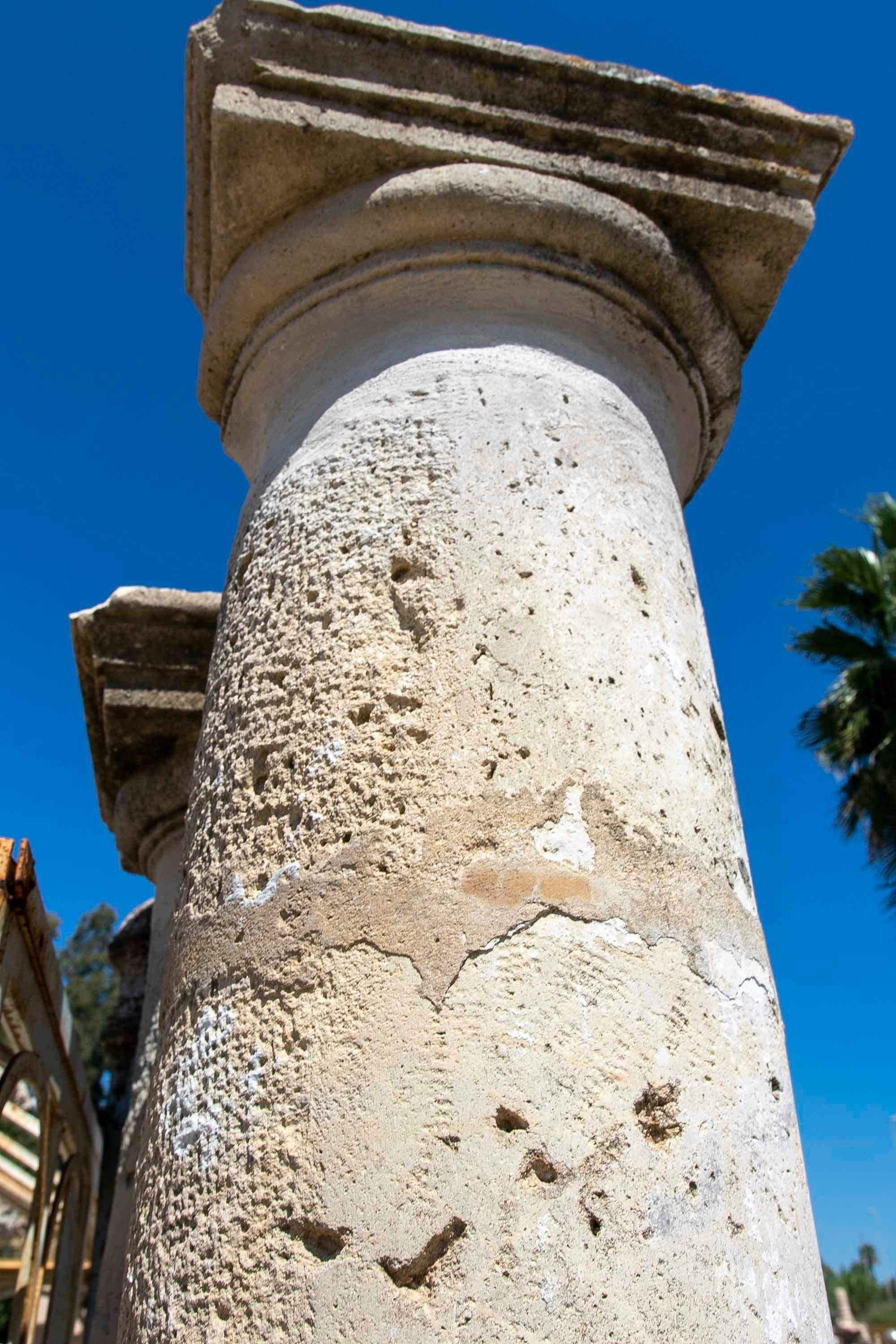 19th Century Pair of Hand-Carved Stone Columns In Good Condition For Sale In Marbella, ES