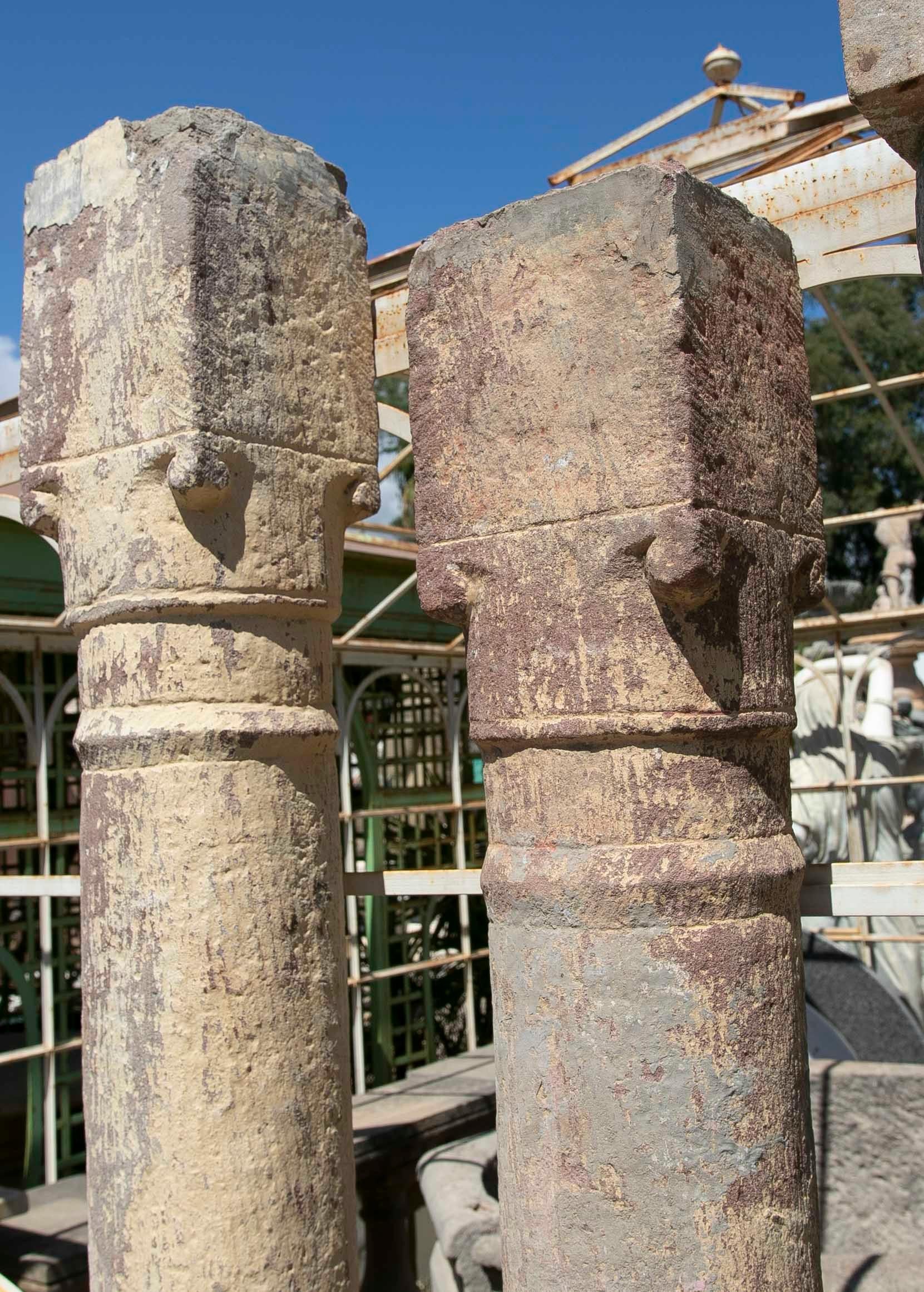 Européen Paire de colonnes en pierre sculptées à la main du 19e siècle en vente