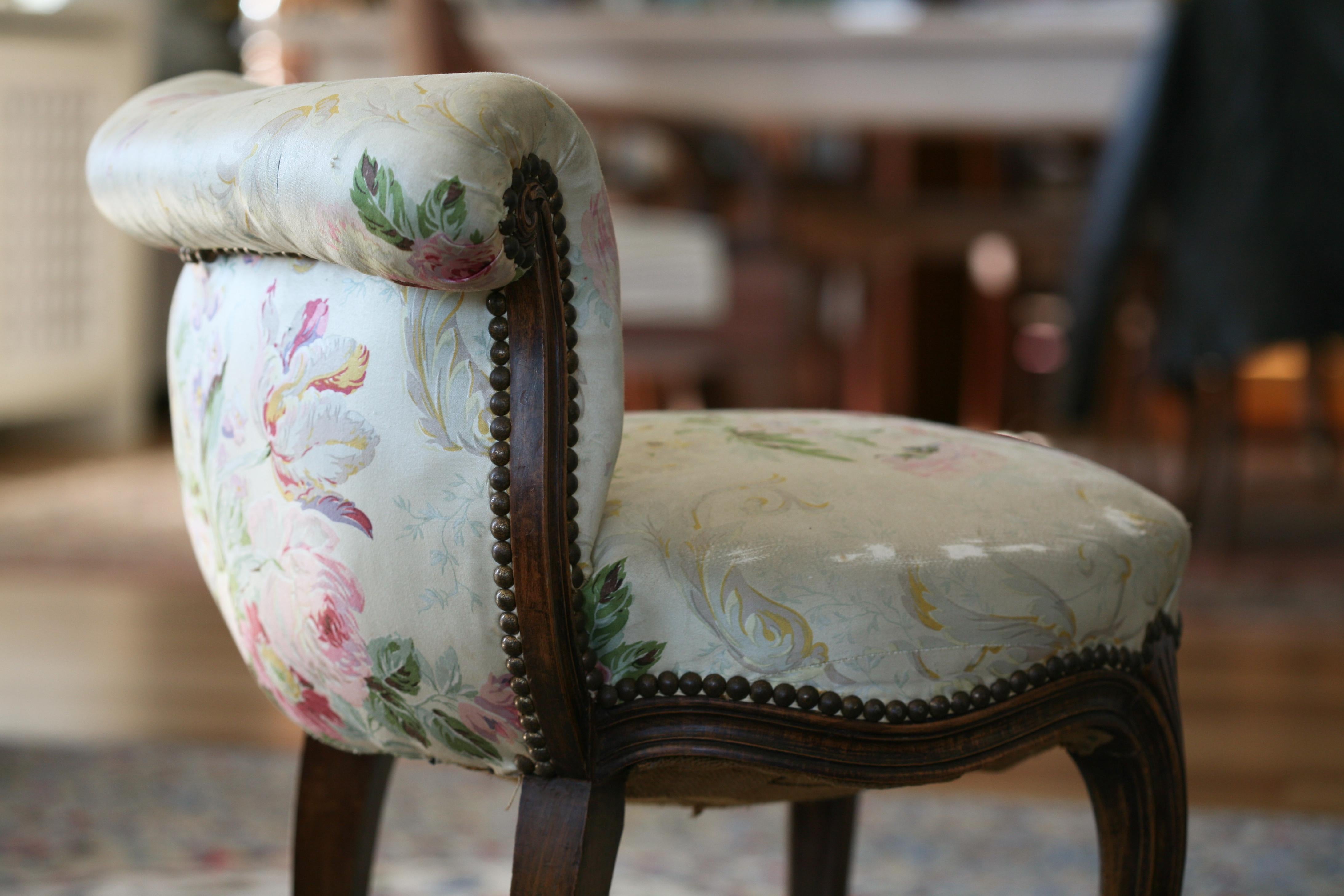 Silk 19th Century Pair of Hand-Carved Walnut Ladies Chairs in Louis XV Style