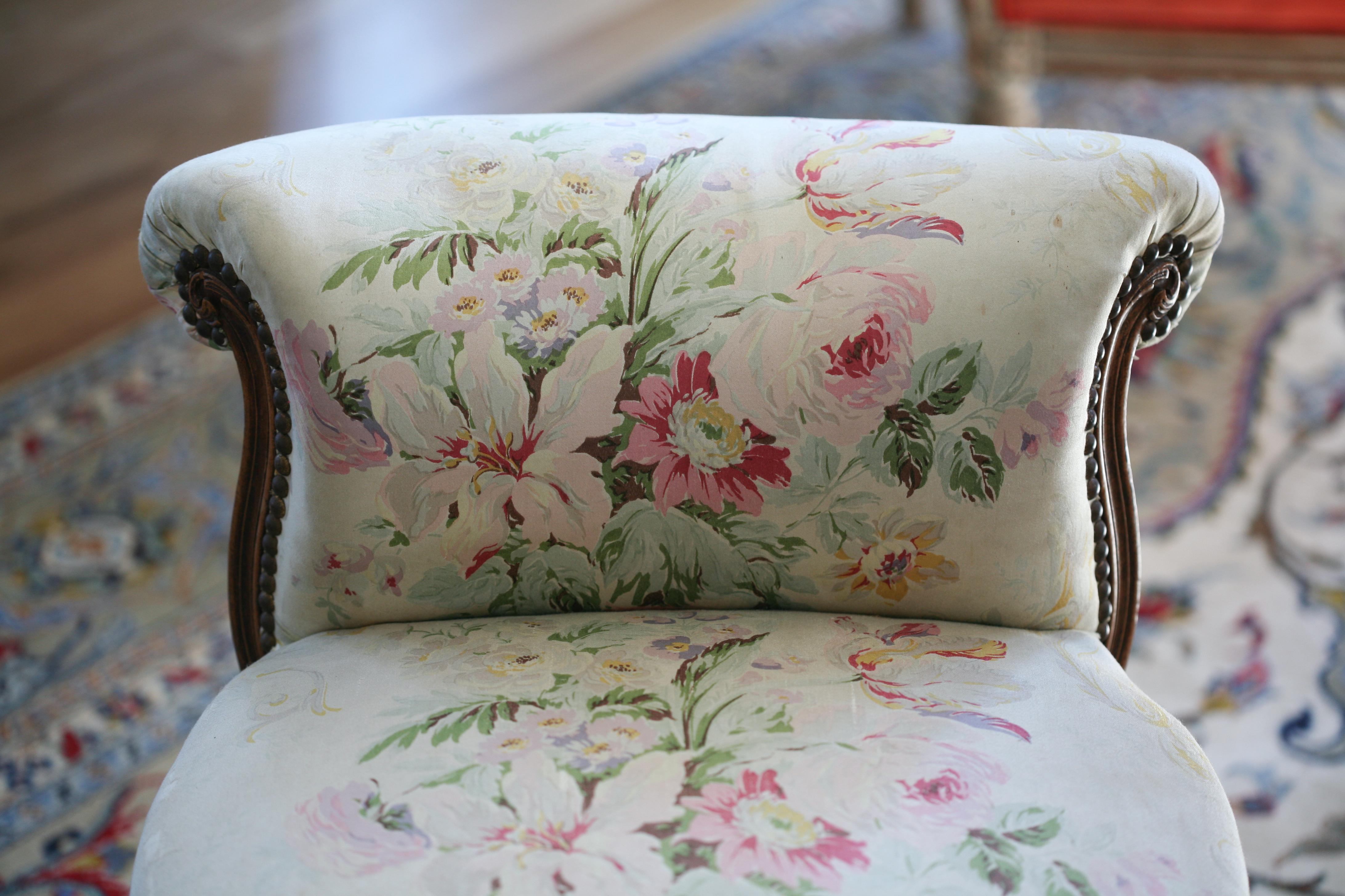 19th Century Pair of Hand-Carved Walnut Ladies Chairs in Louis XV Style 1