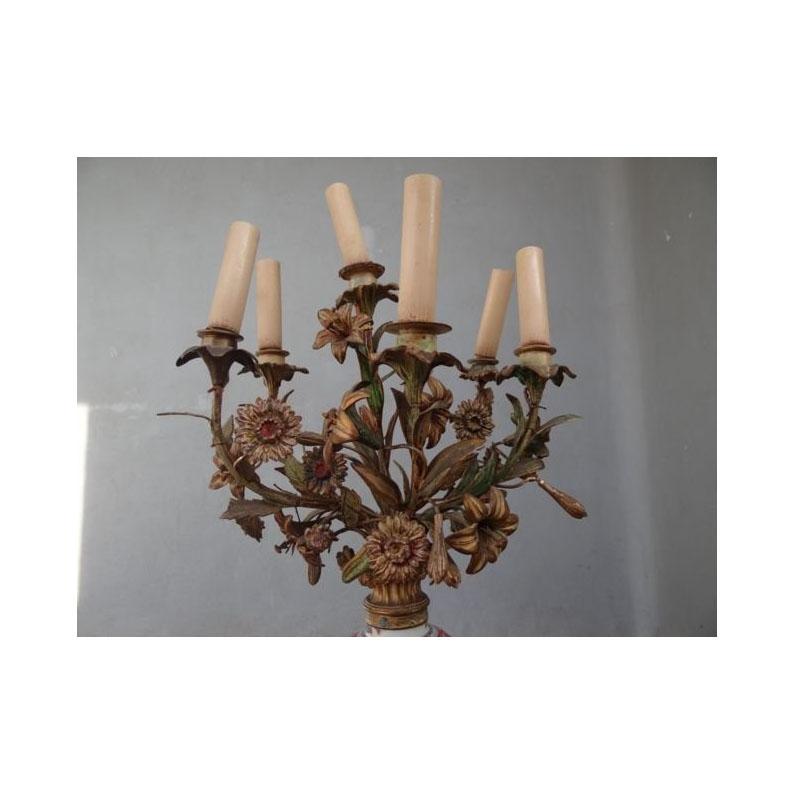 paar Porzellanlampen aus Imari, 19. Jahrhundert. Rahmen vergoldete Bronze Dekorationen aus Metall polychromen Blumen.