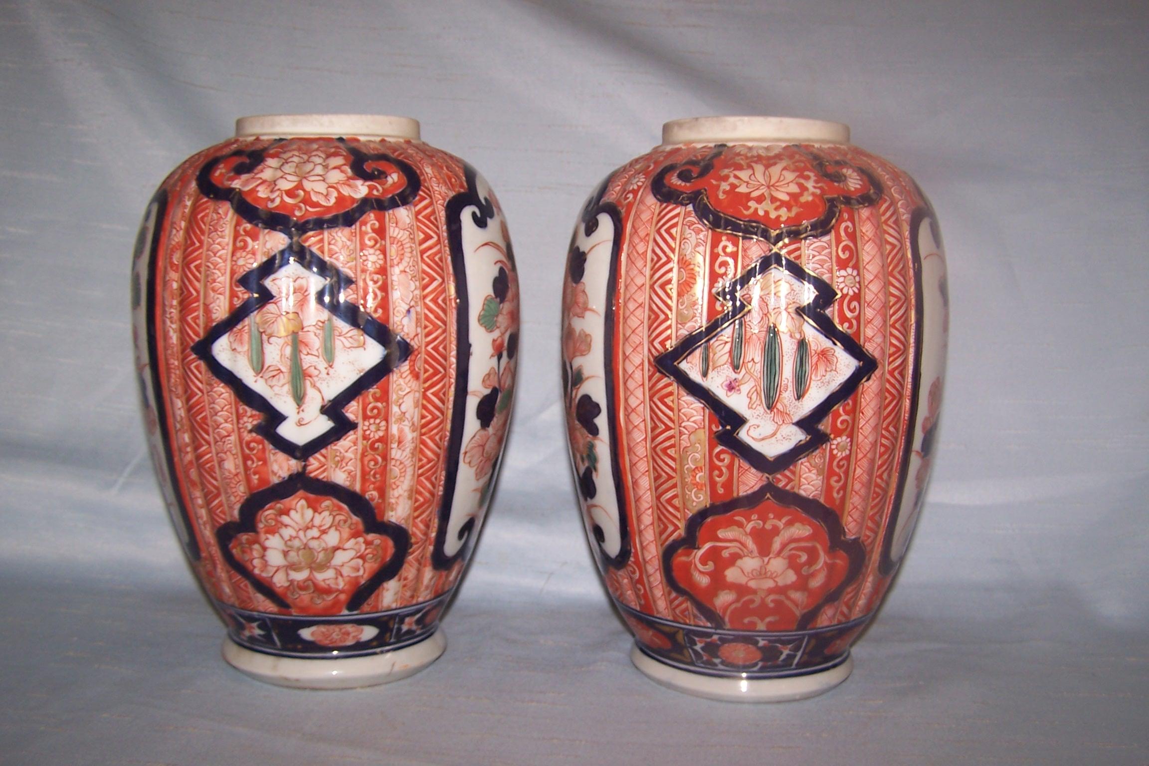 19th Century, Pair of Imari Vases In Excellent Condition In London, GB