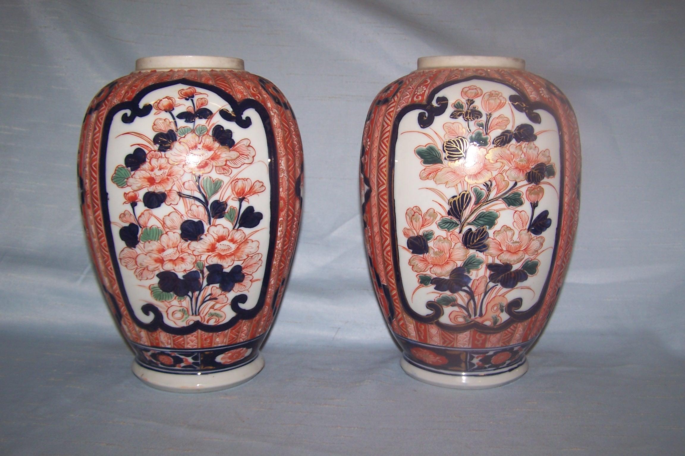 19th Century, Pair of Imari Vases 1
