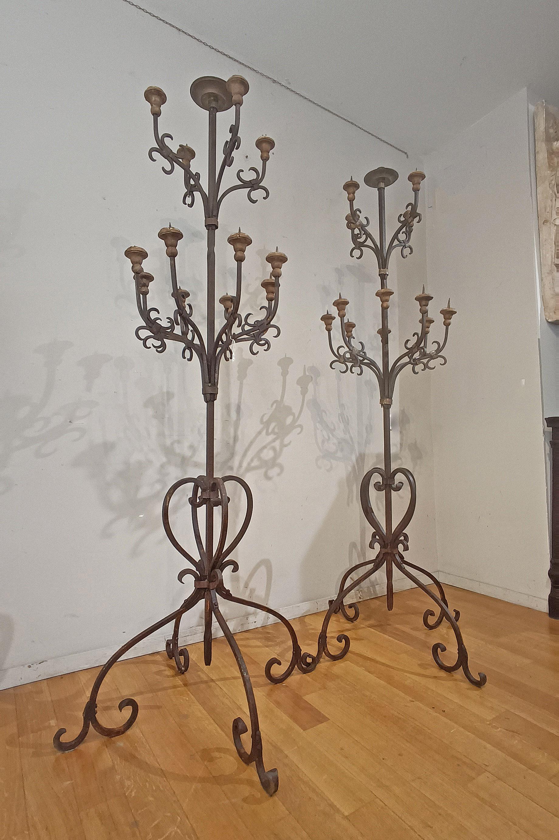 19th CENTURY PAIR OF IRON TORCHES in vendita 5