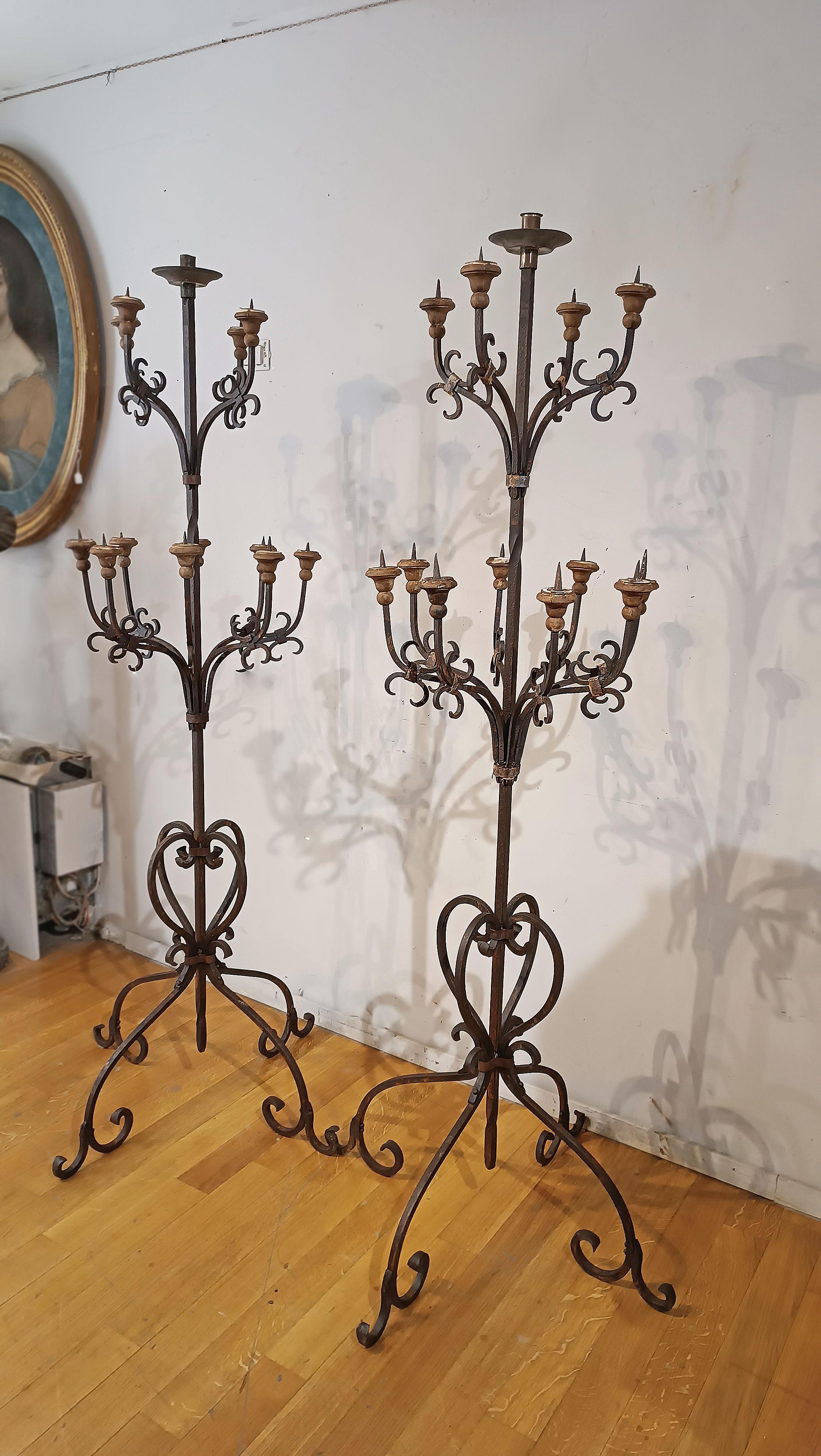 Italian 19th CENTURY PAIR OF IRON TORCHES in vendita