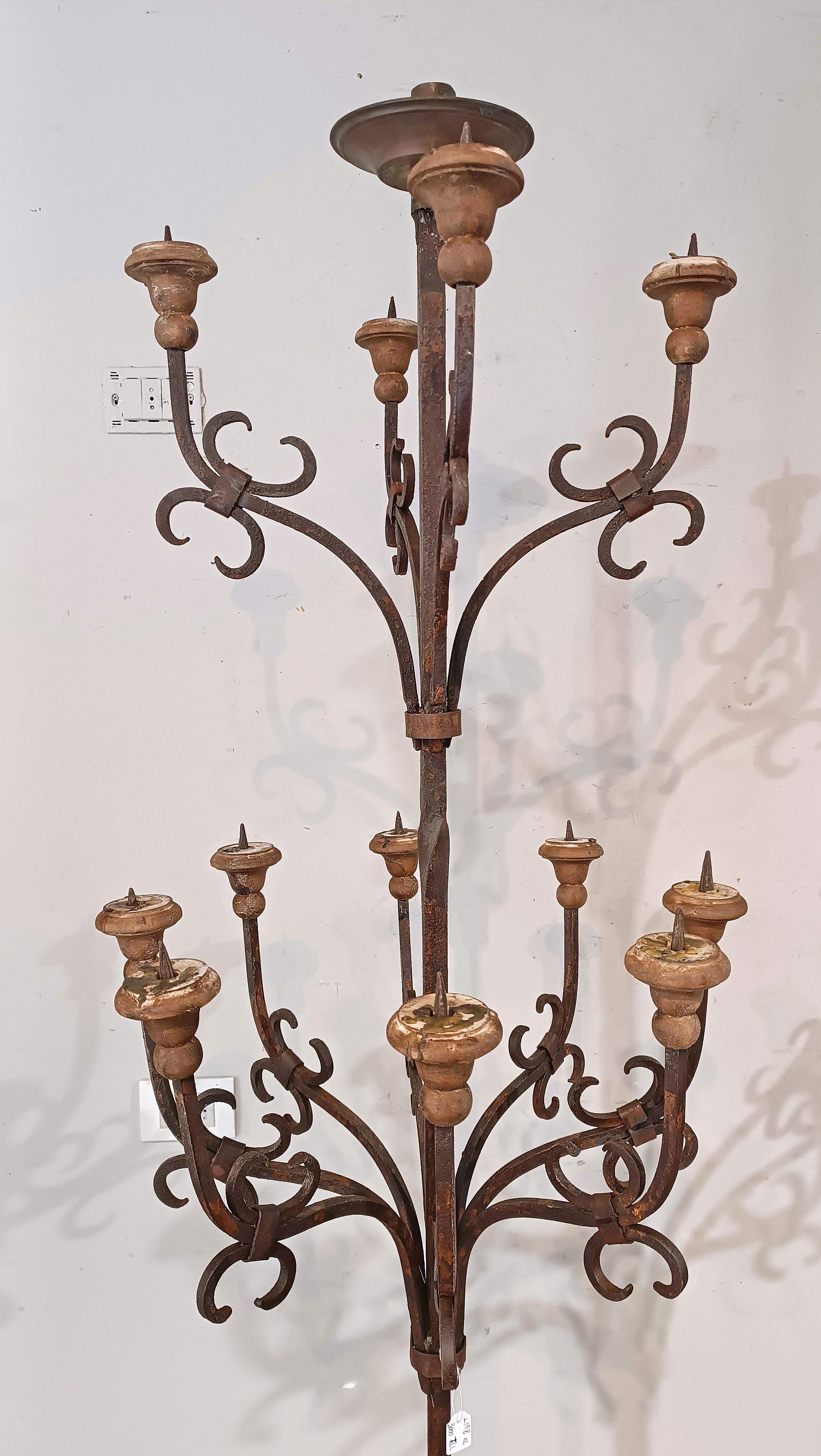 19th CENTURY PAIR OF IRON TORCHES in vendita 2