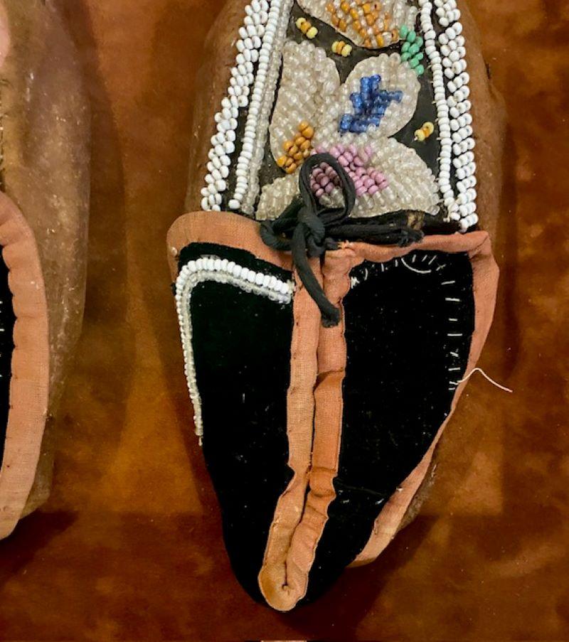 19th Century Pair of Iroquois Moccasins In Good Condition For Sale In Nantucket, MA