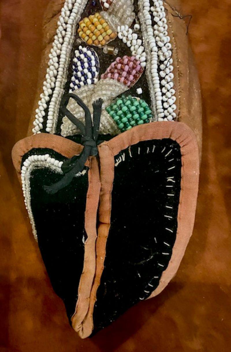 Suede 19th Century Pair of Iroquois Moccasins For Sale