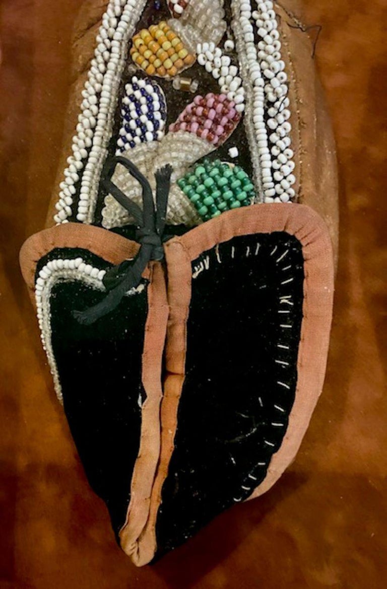 Par de mocasines iroqueses del siglo XIX en venta en 1stDibs España, image size:768x1170